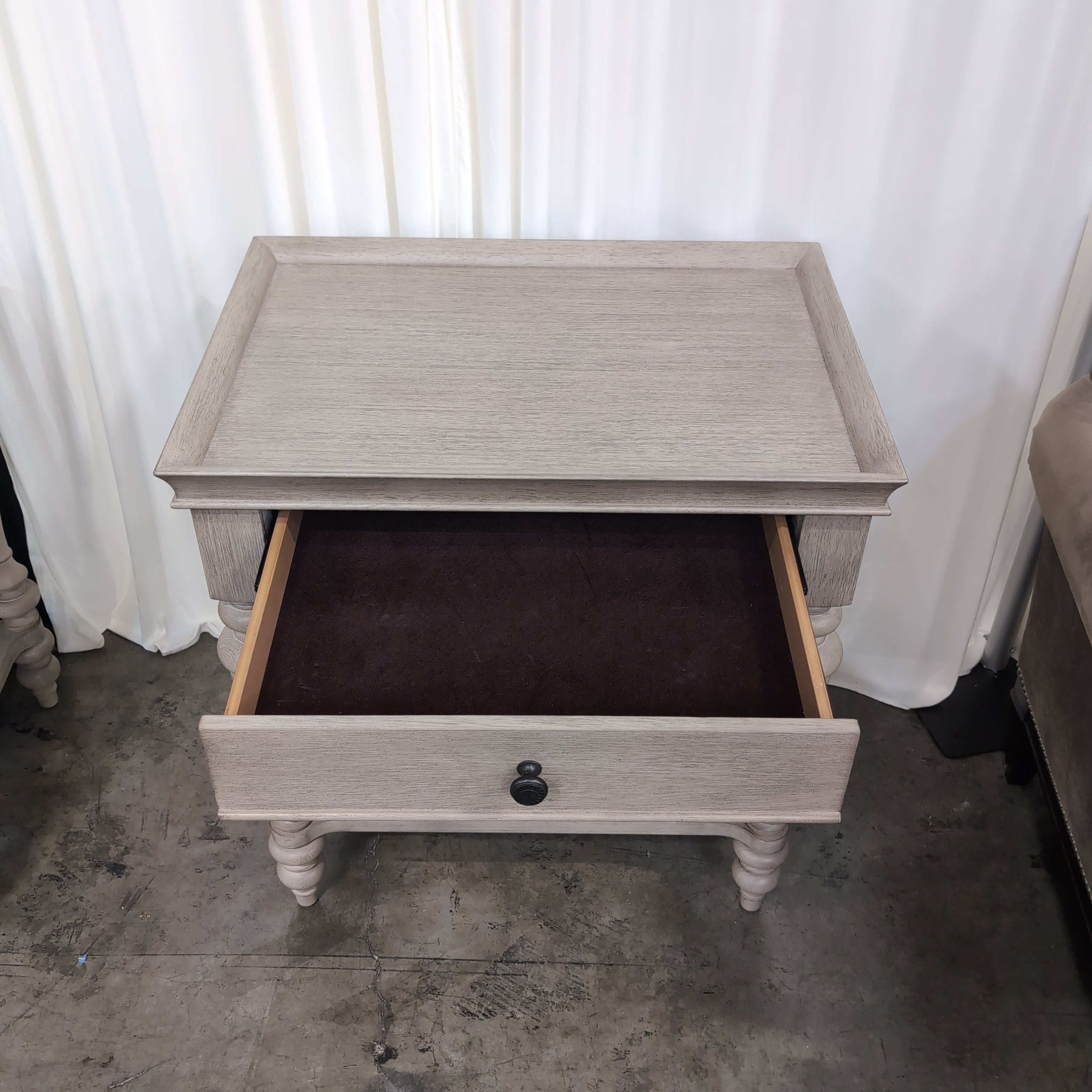 Light Greige Wood Nightstand with Turned Legs