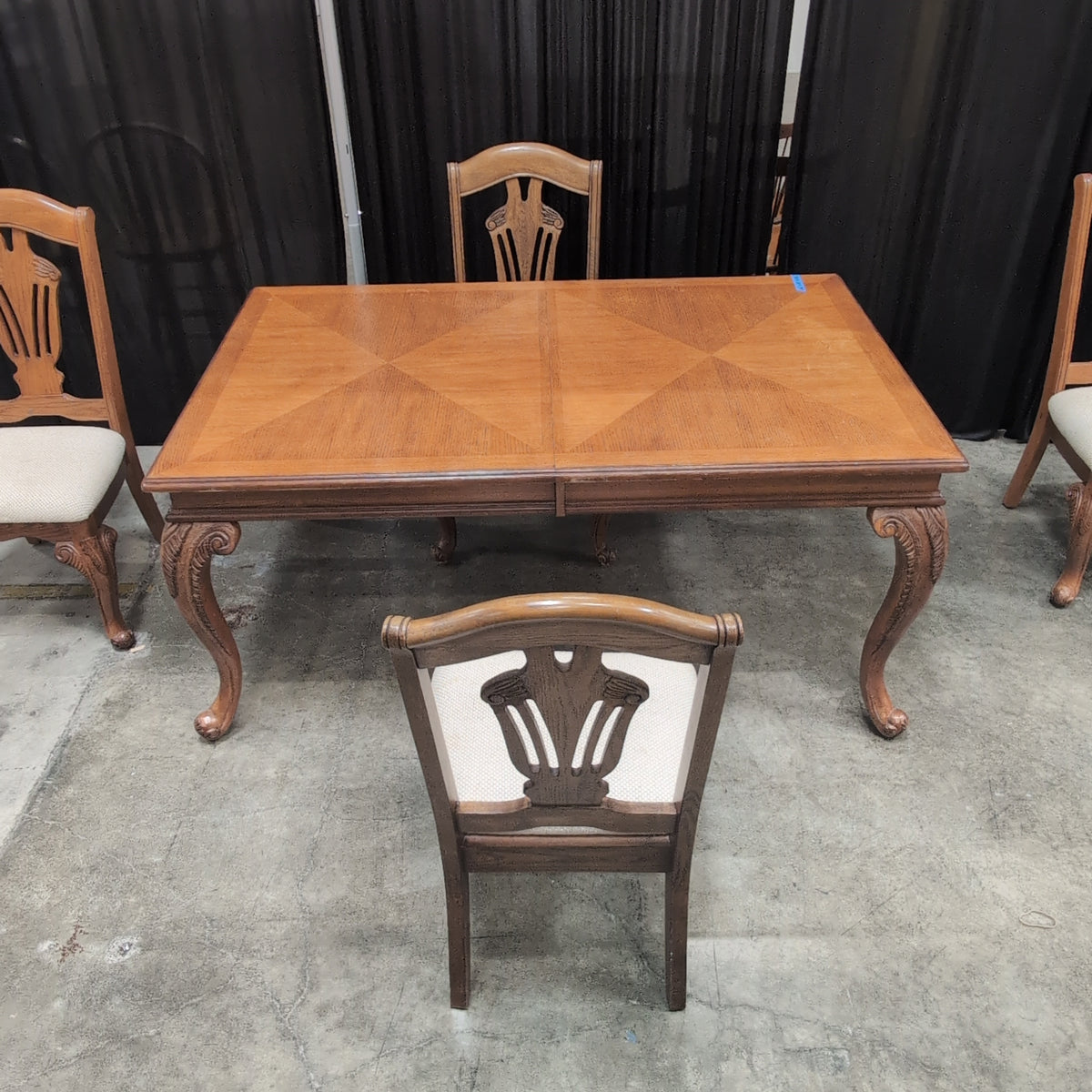 MANA Traditional Parquet Top Dining Table in Wood with Four Matching chairs