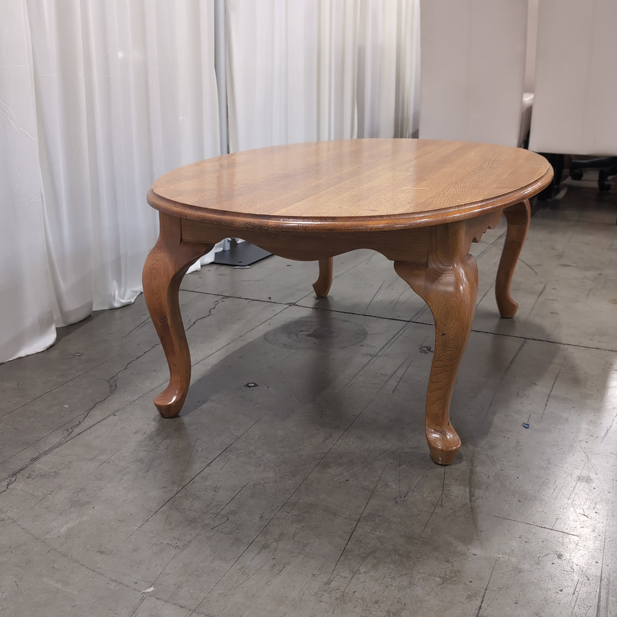 Traditional Oval Wood Coffee Table with Cabriole Legs