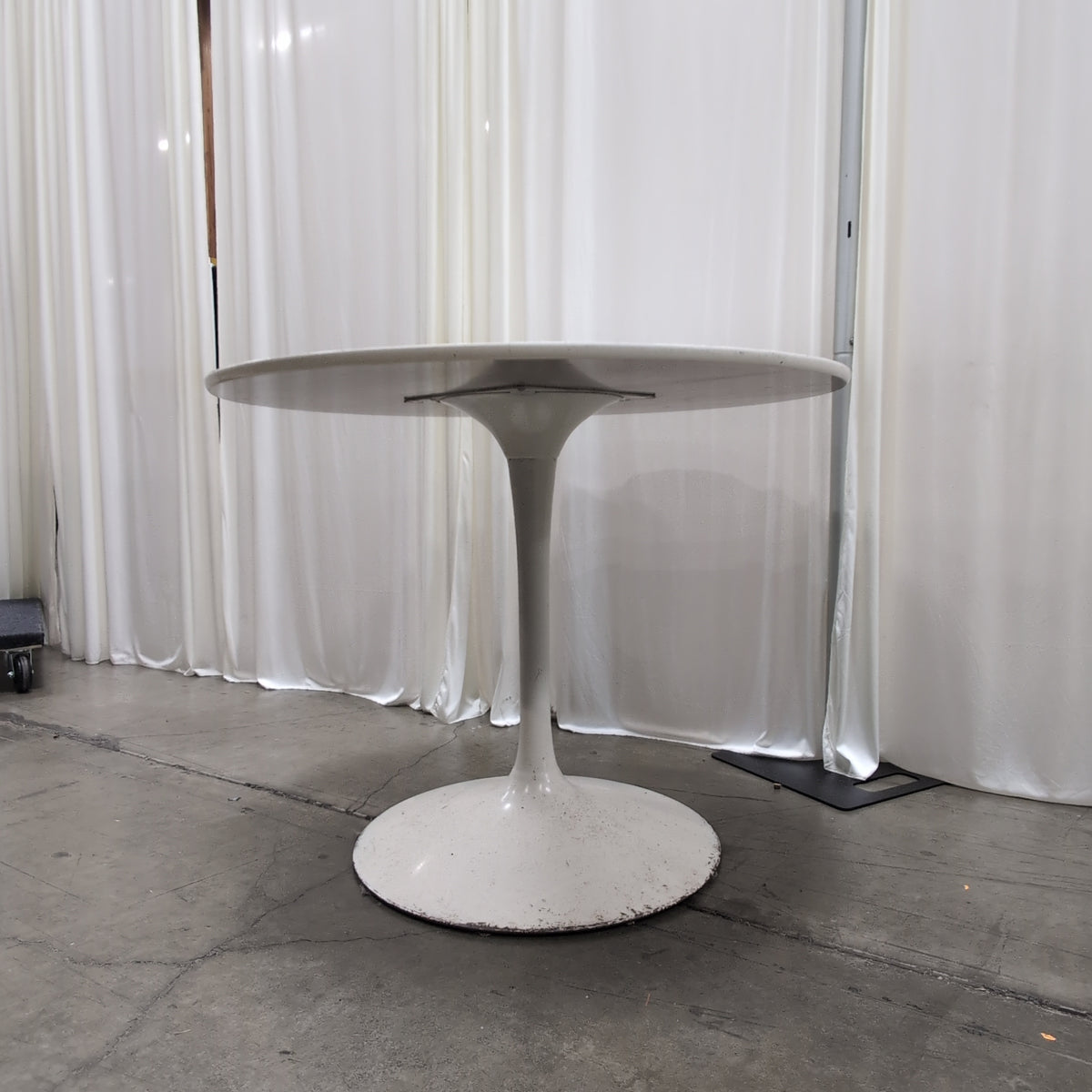 Off-White Round Dining Table with Pedestal Base