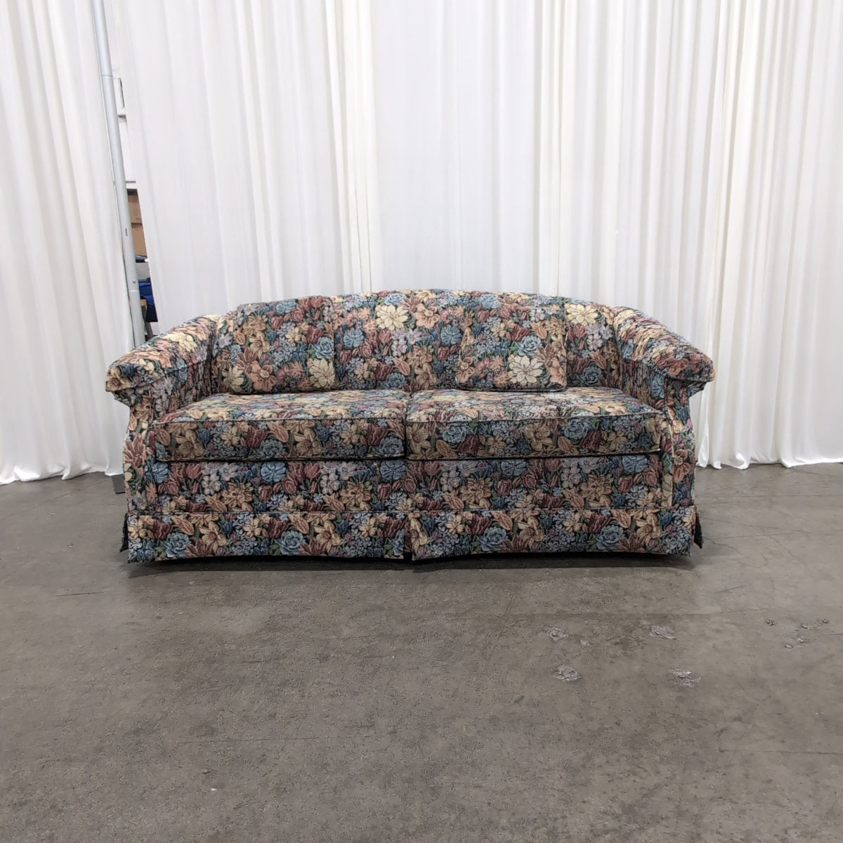 Traditional Multi-Color Floral Couch in Tapestry Fabric