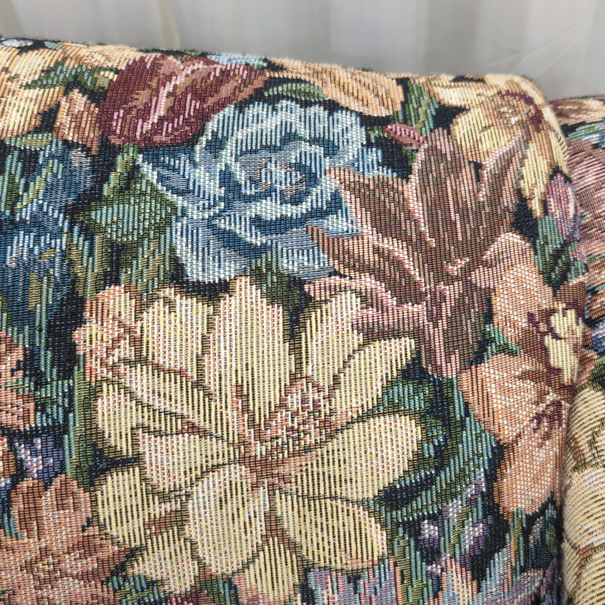 Traditional Multi-Color Floral Couch in Tapestry Fabric