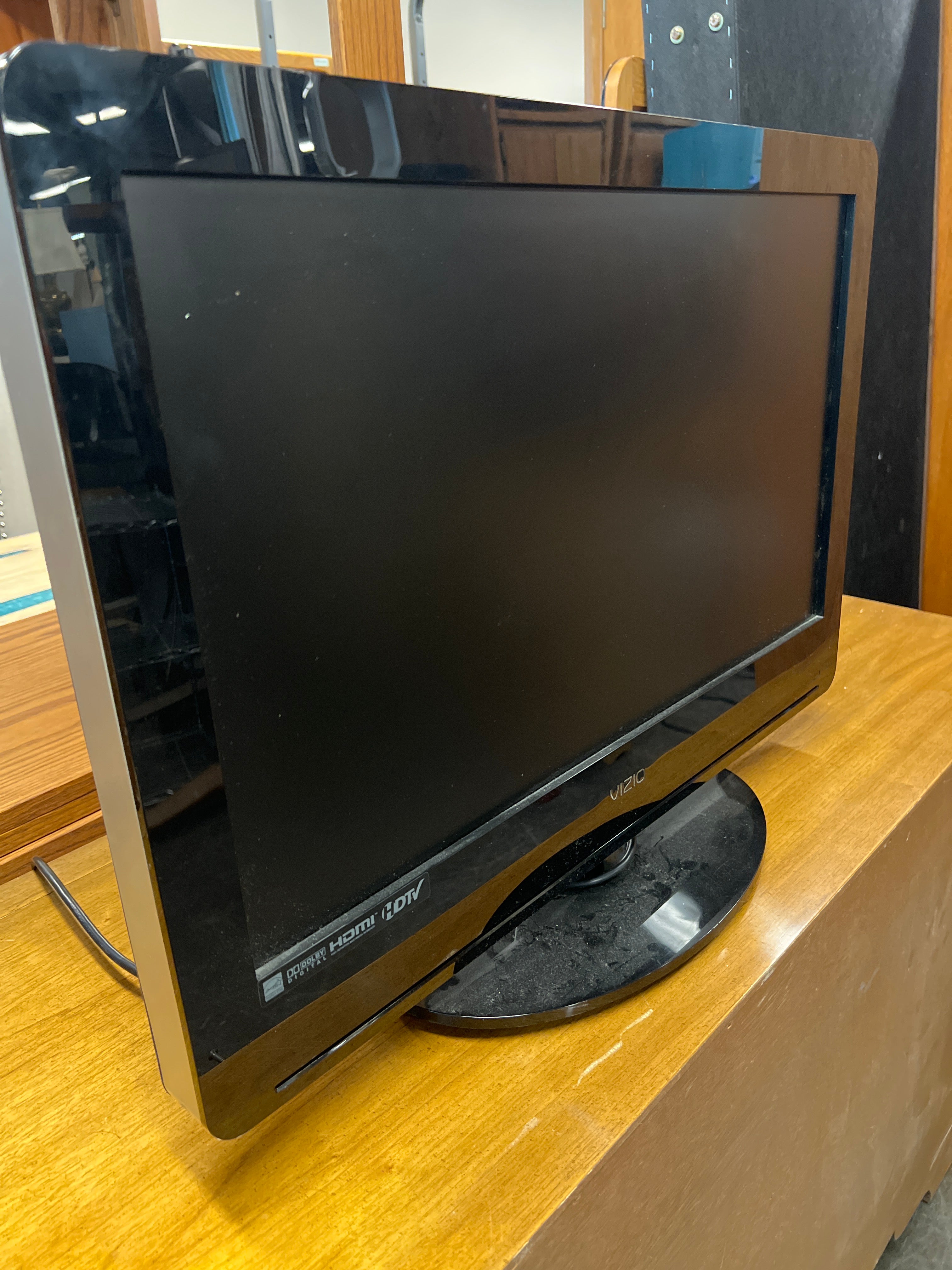 Vizio 32" Flat Screen TV with Multiple Inputs.