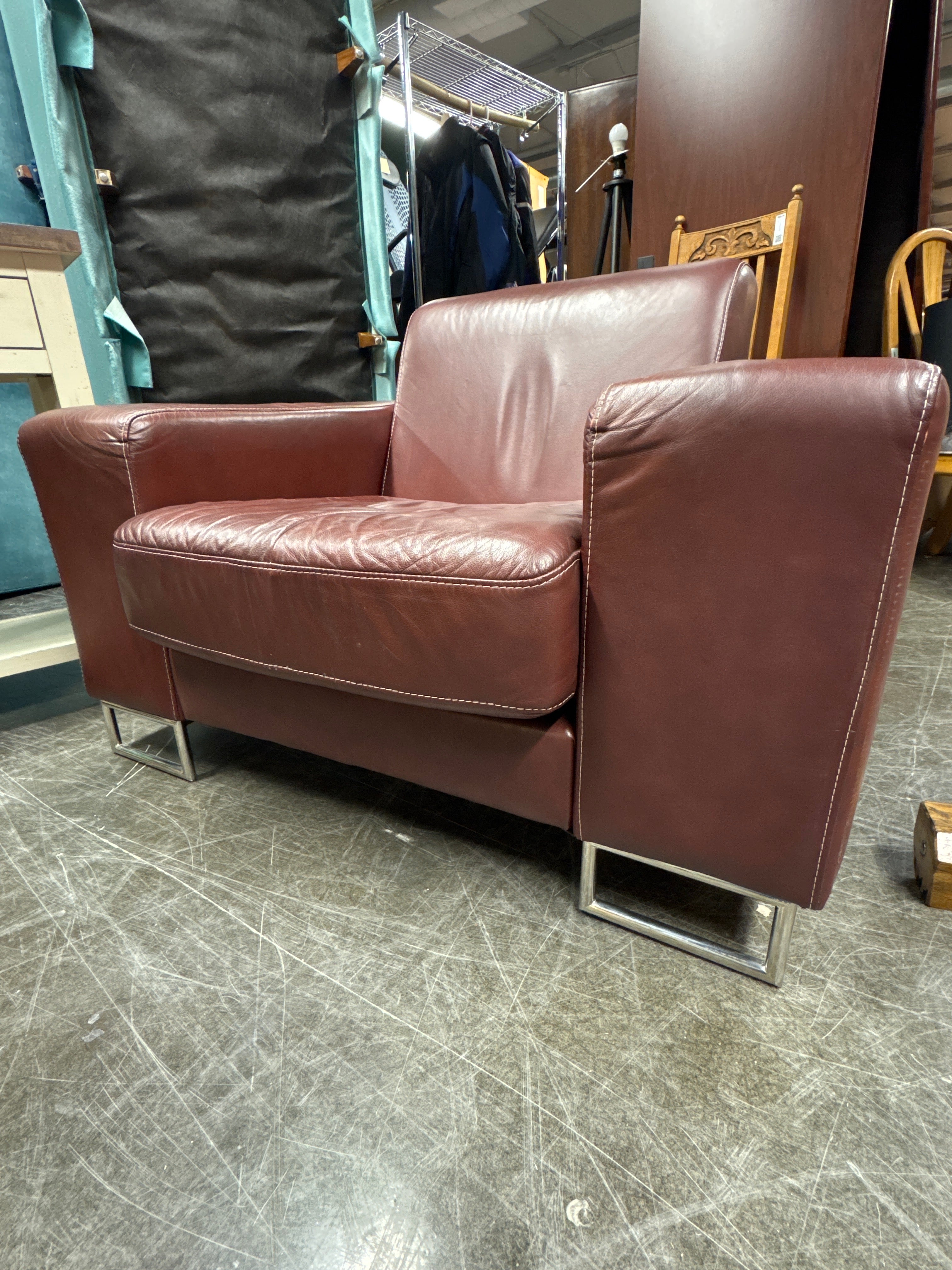 Modern Burgundy Leather Armchair – Wide Seat, Metal Legs