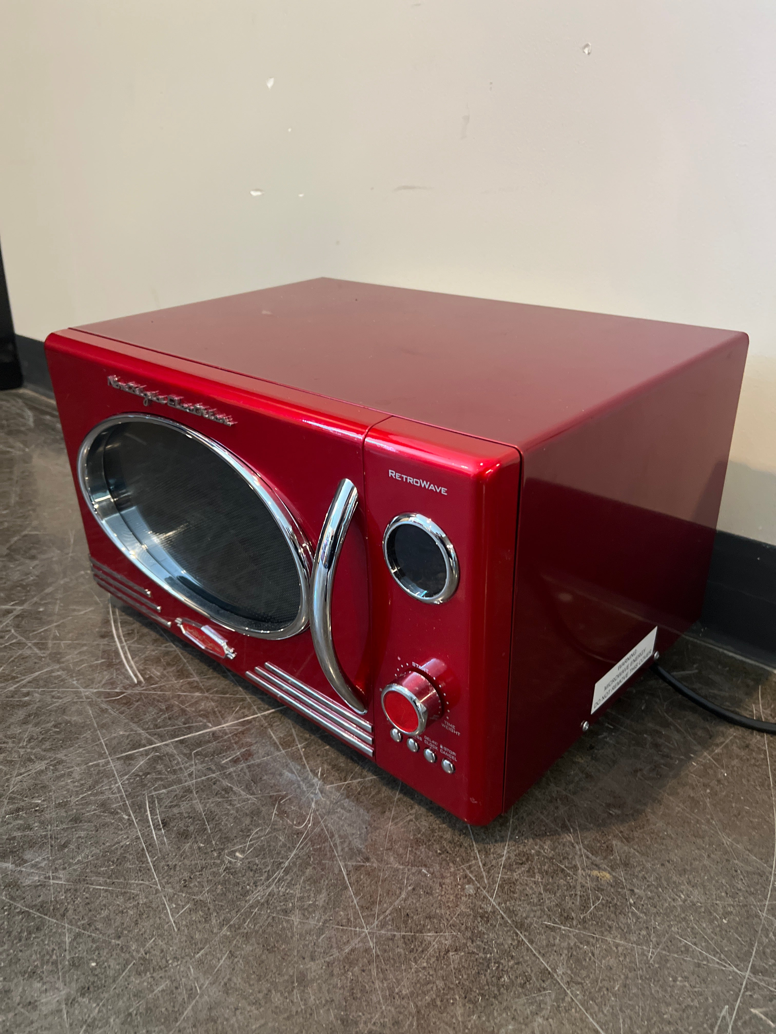 RetroWave Red Microwave - Rep Series