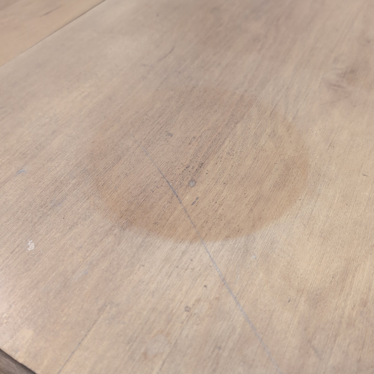 Light Wood Drop Leaf Coffee Table with Turned Legs