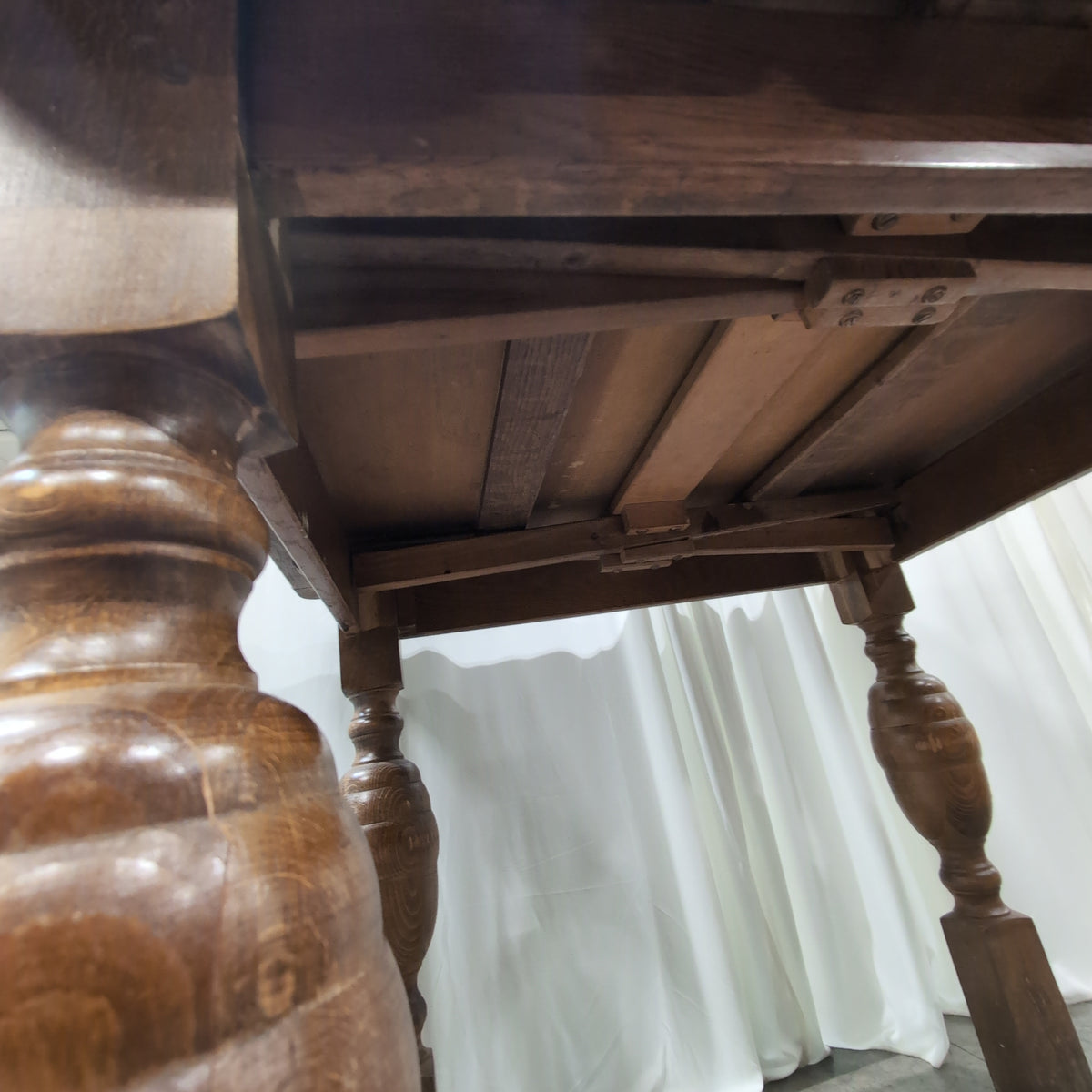 Brown Quarter Sawn Oak Drop-Leaf Dining Table with Turned Legs