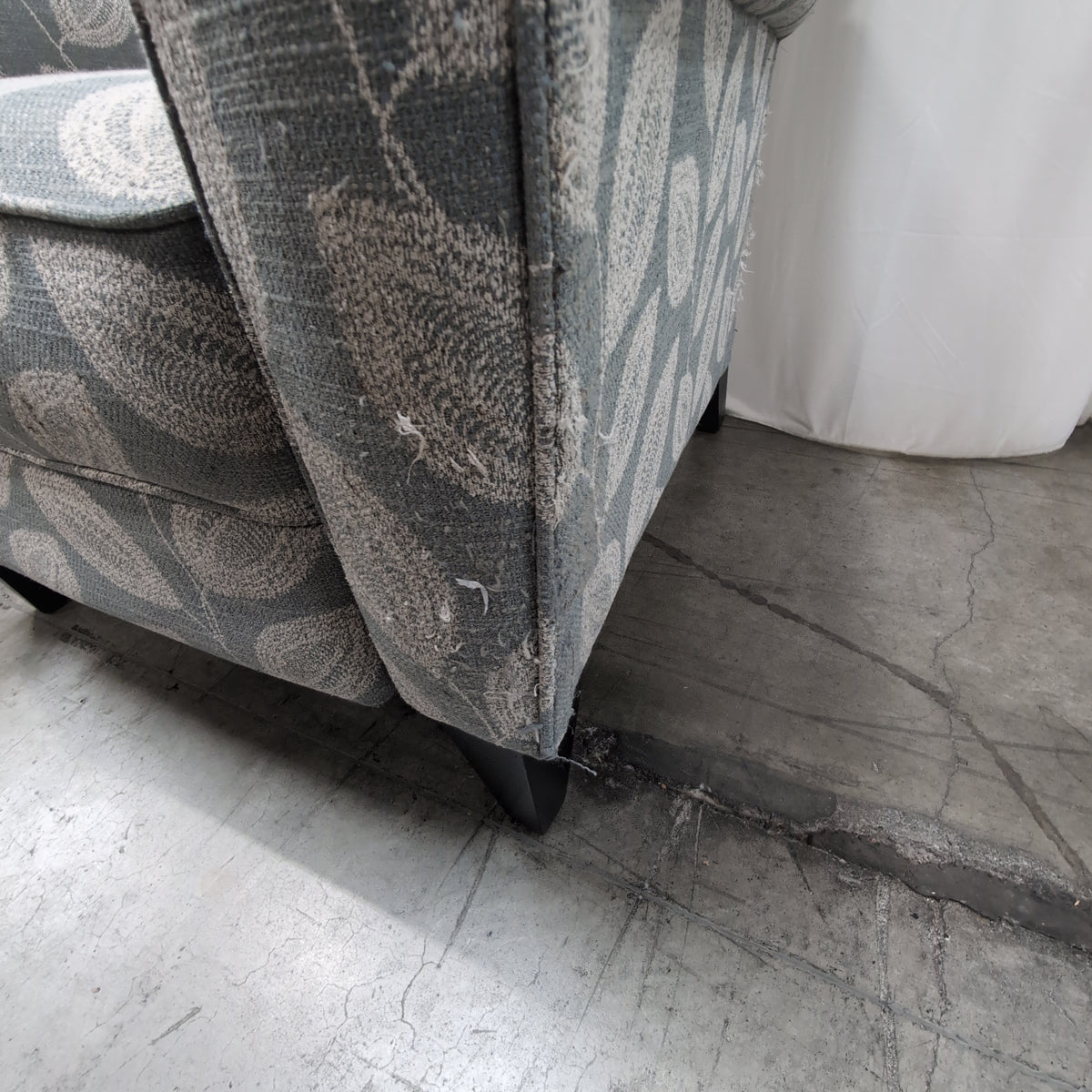LA-Z-BOY Grey Leaf Pattern Fabric Armchair with Tapered Legs