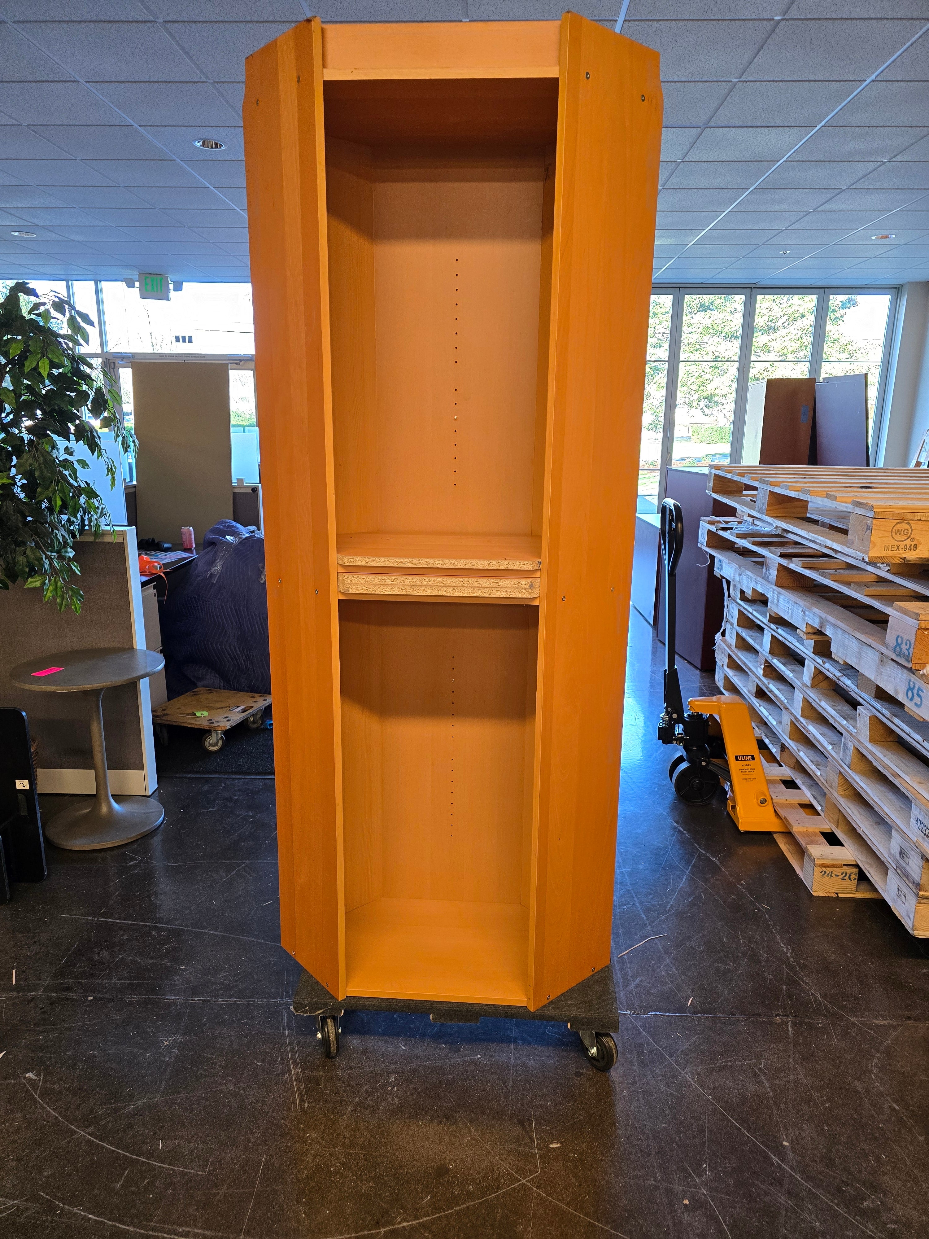 Corner Hutch