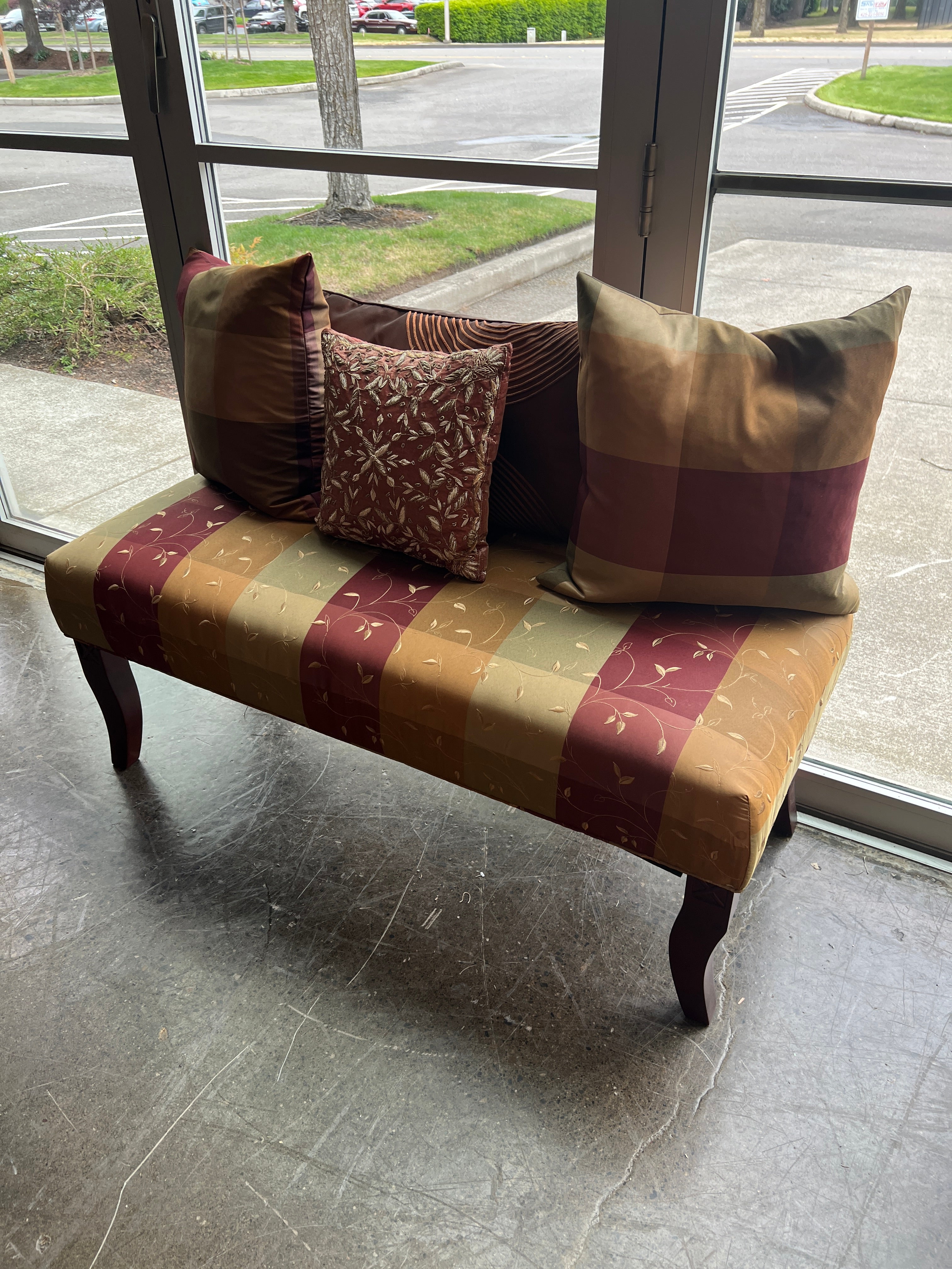 Decorative Upholstered Entryway Bench