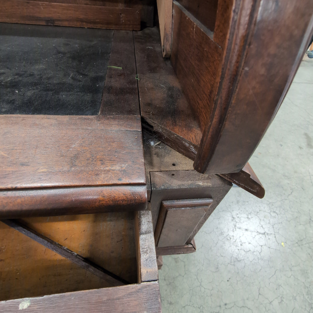 Antique Style Roll-Top Desk in Dark Wood