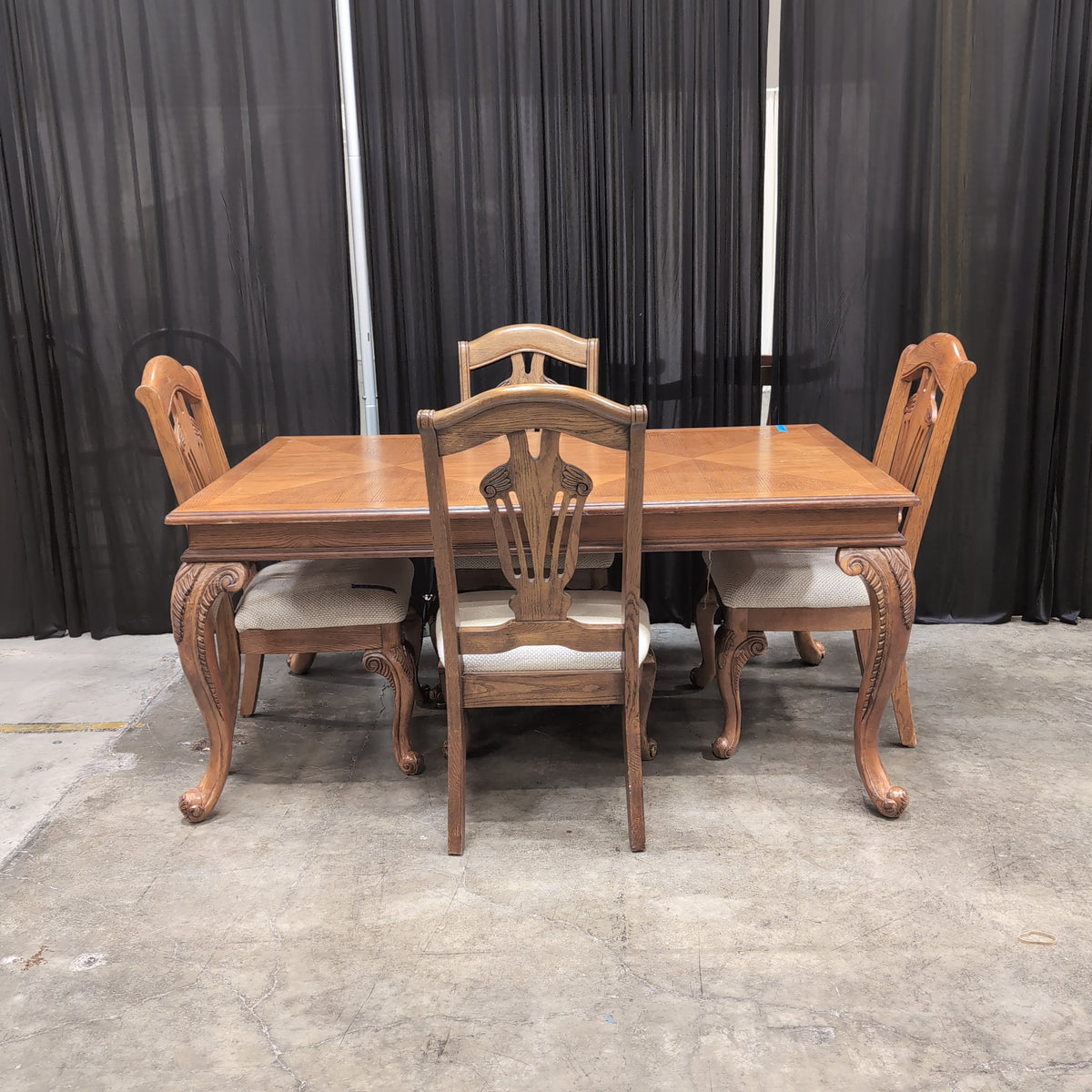 MANA Traditional Parquet Top Dining Table in Wood with Four Matching chairs