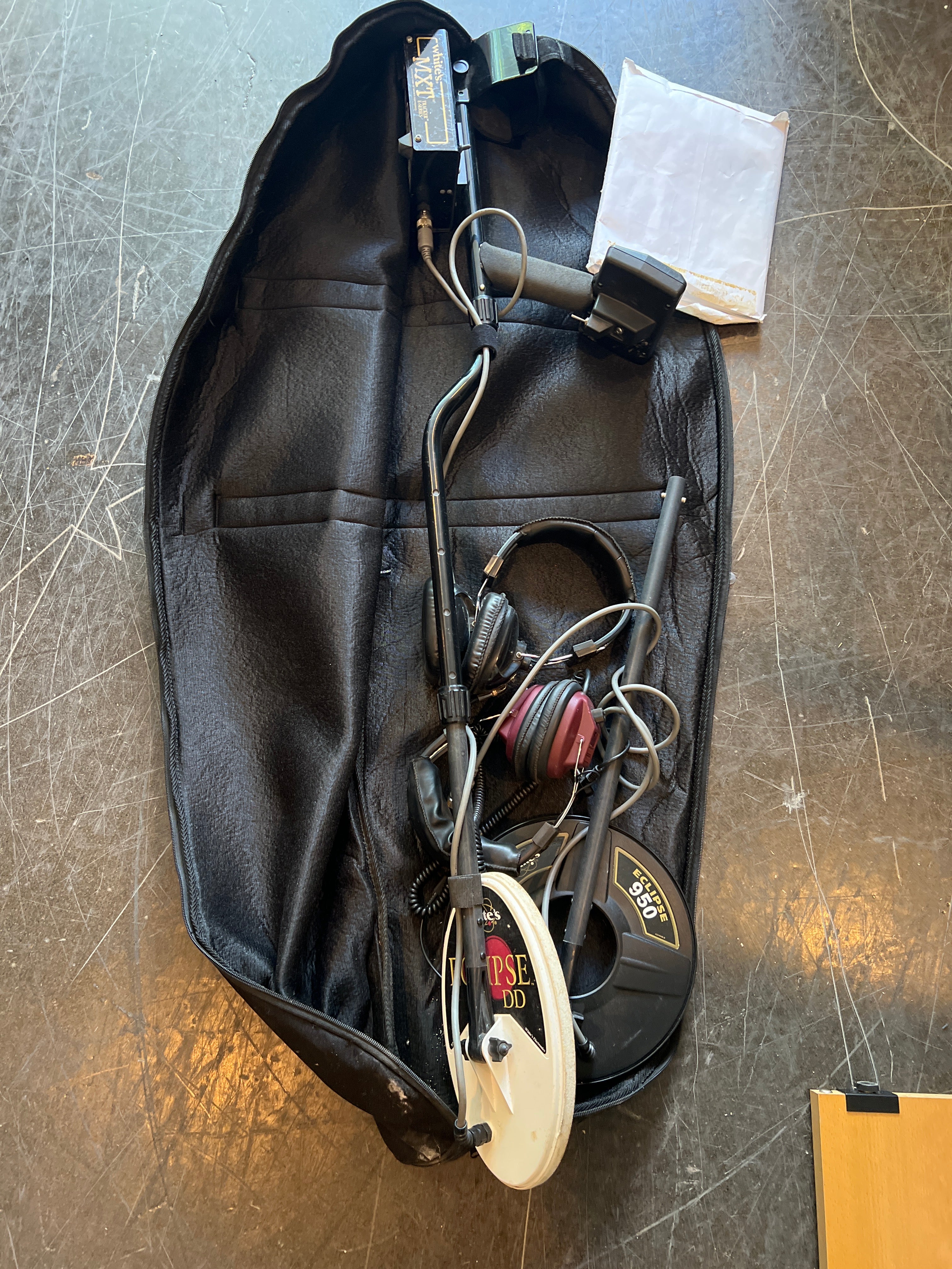 White’s MXT Eclipse Metal Detector Set