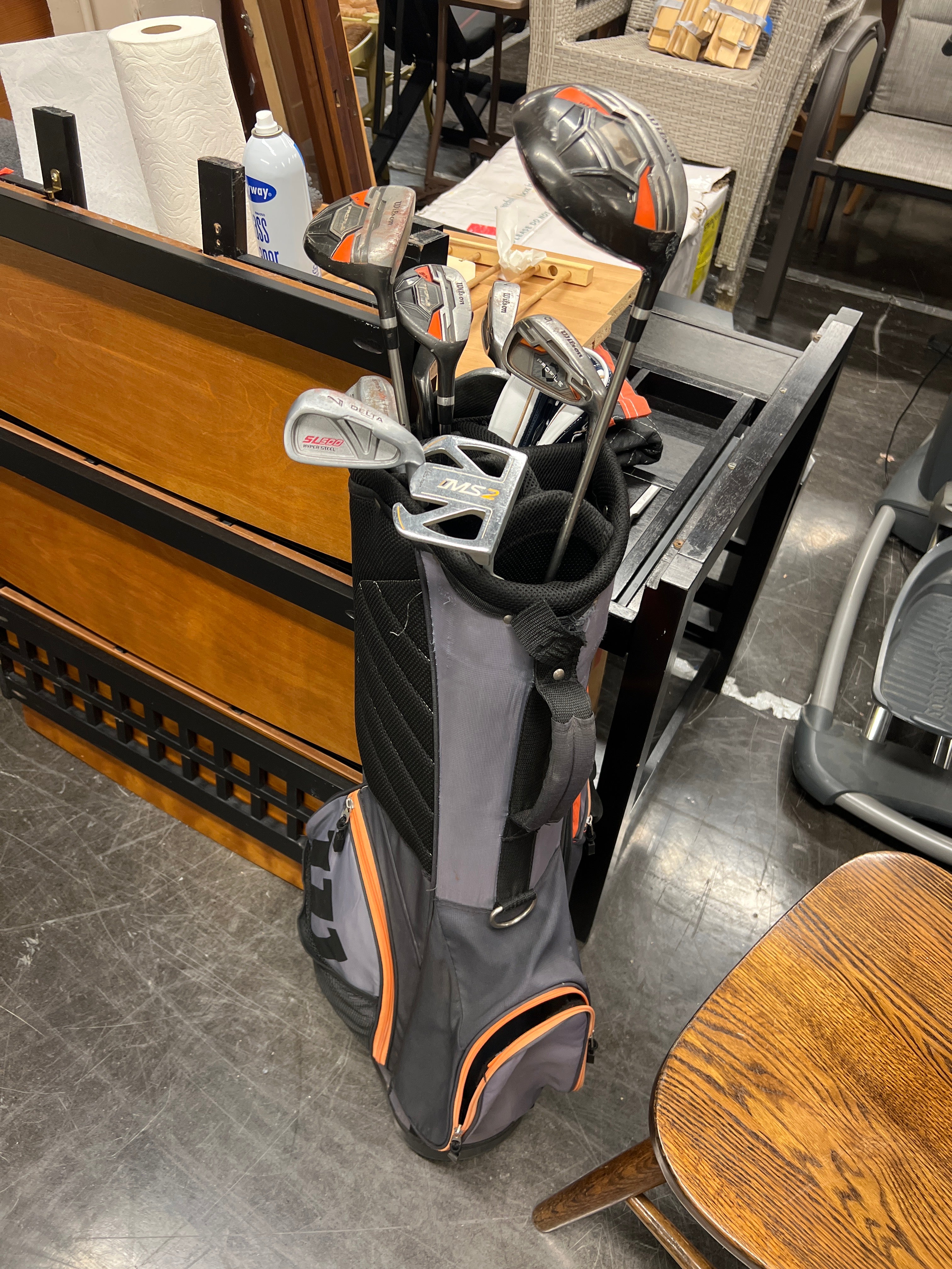 Wilson Profile Golf Bag: Gray and Orange Carry Bag