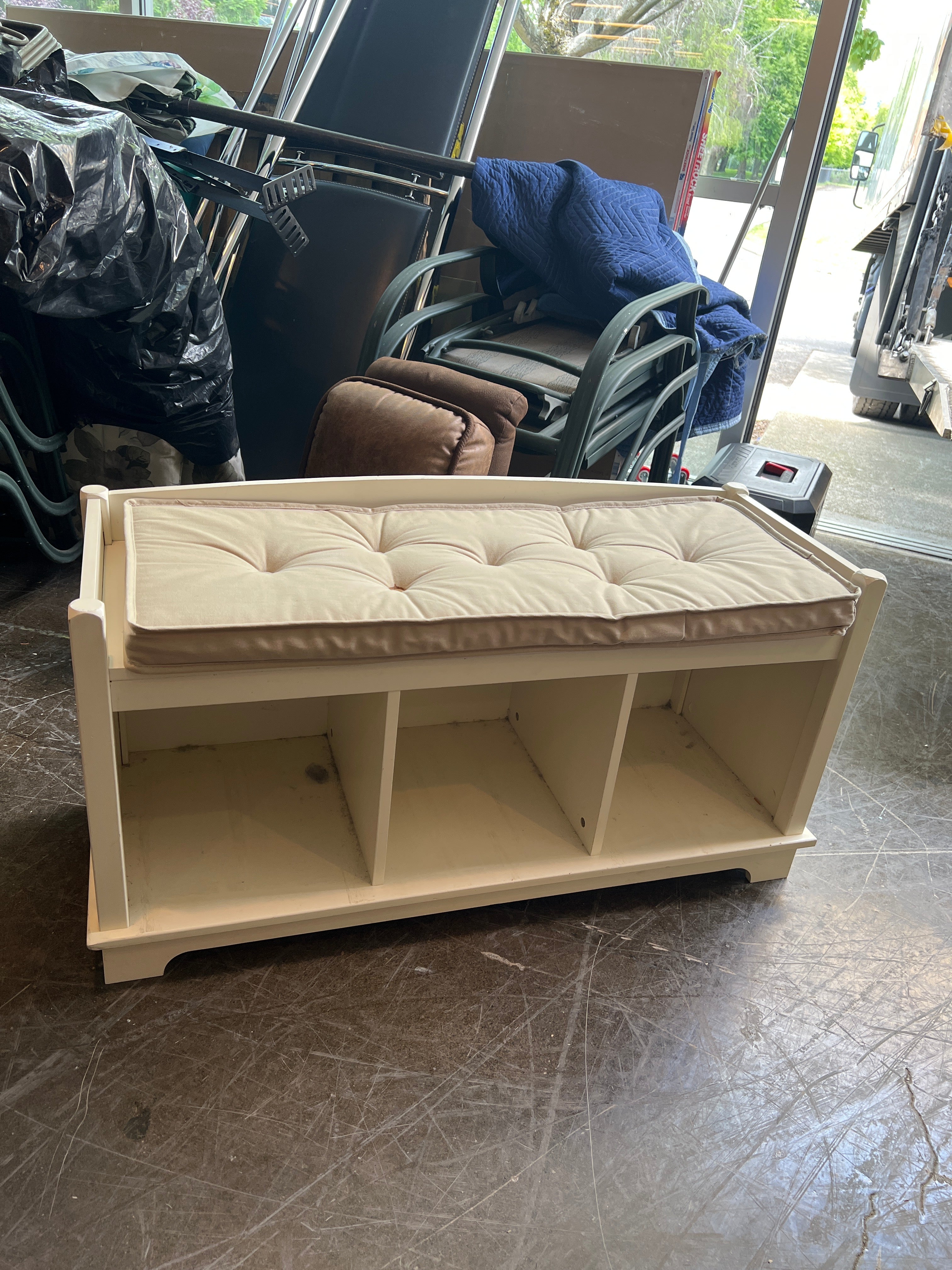 Farm House Style Entry Bench with Baskets