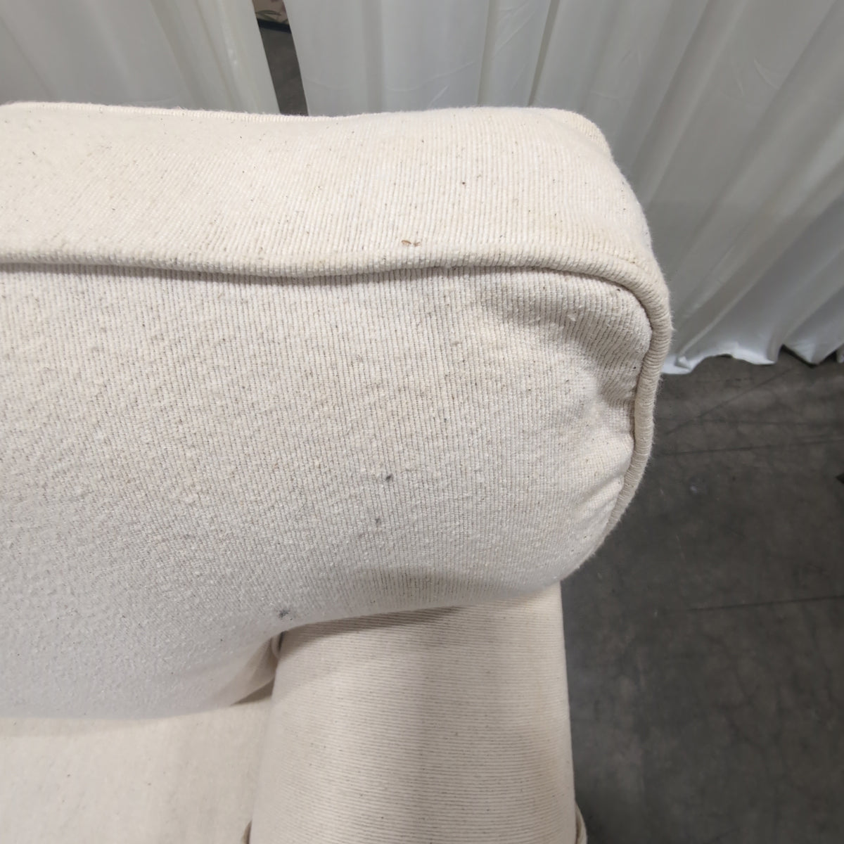 Shenandoah Furniture Cream Fabric Rolled Arm Loveseat
