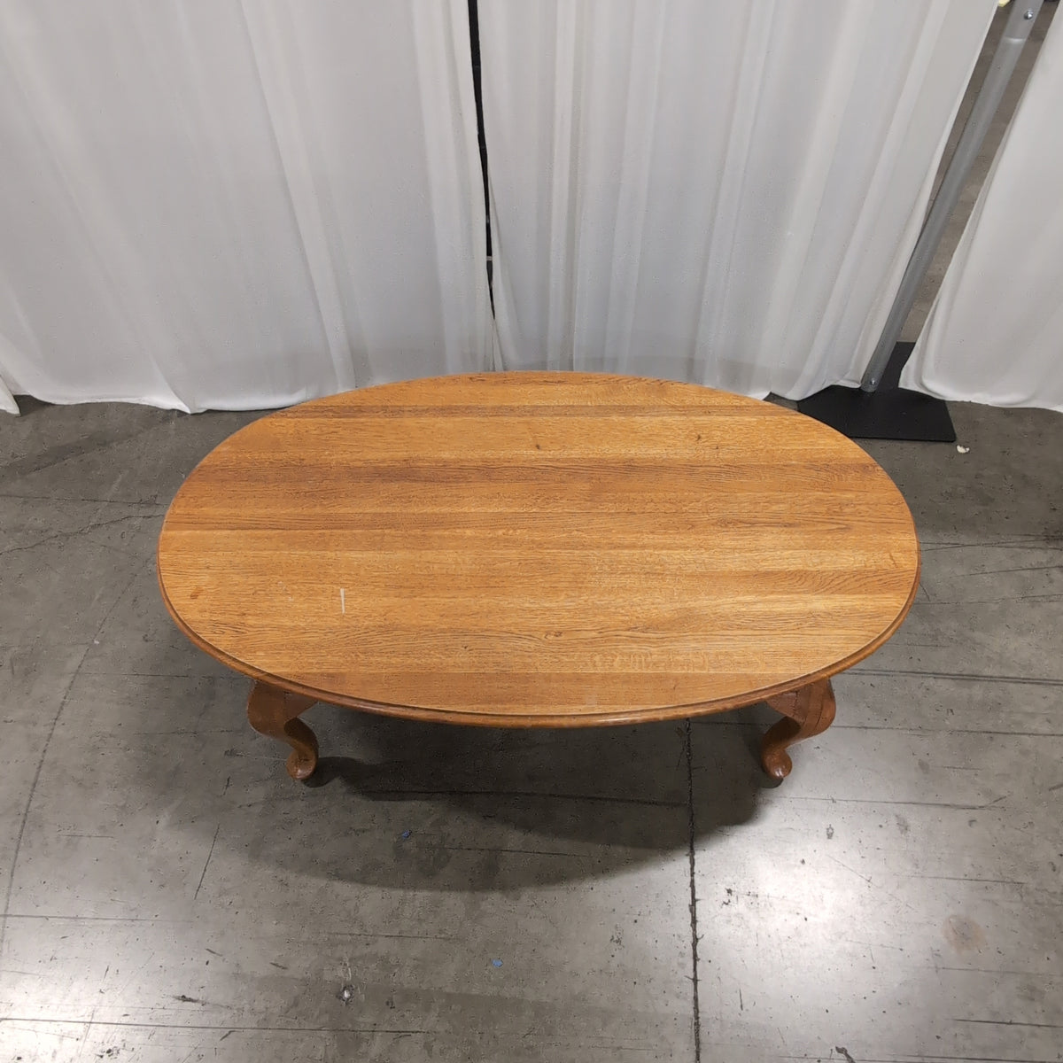 Traditional Oval Wood Coffee Table with Cabriole Legs
