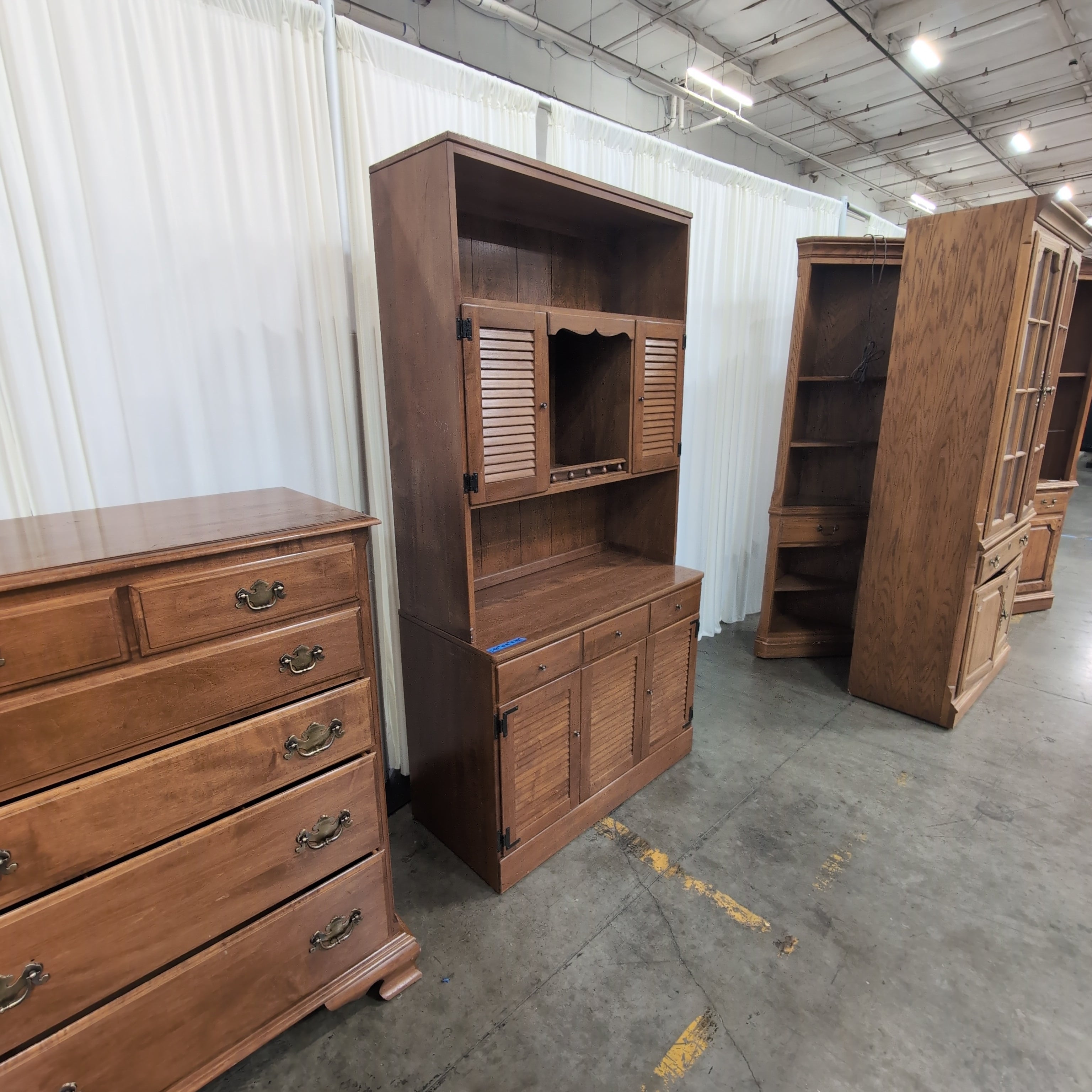 Ethan Allen Heirloom Nutmeg Maple Cabinet with Hutch
