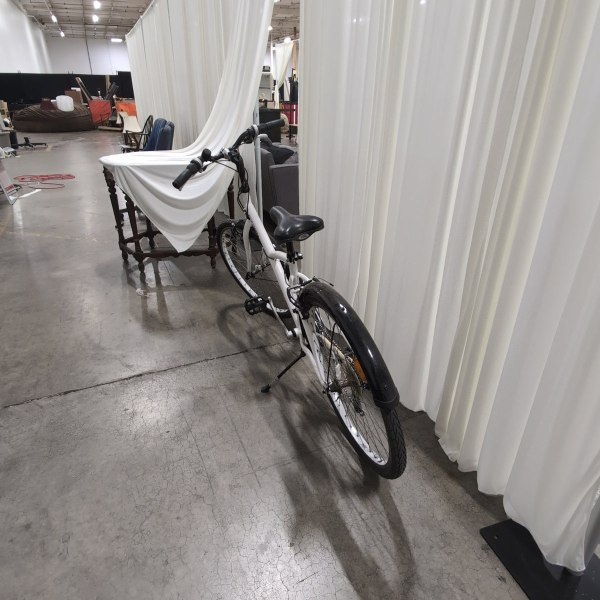 Btwin White Hybrid Bicycle with Fenders