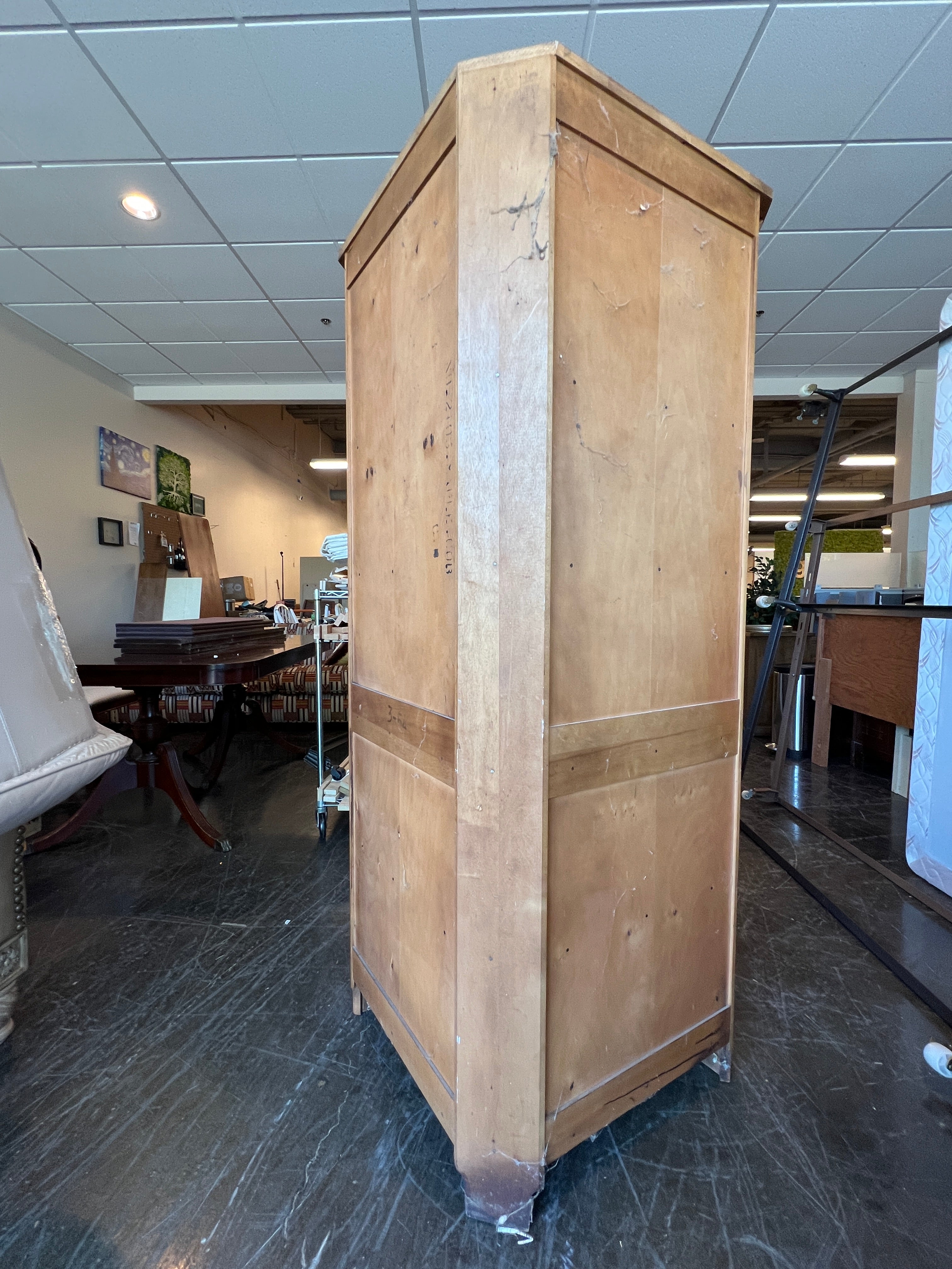 Maple Corner Display Hutch