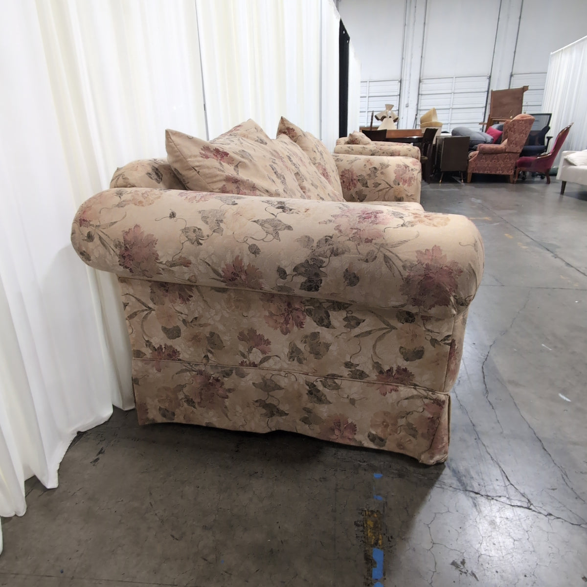Traditional Floral Pattern Couch with Rolled Arms