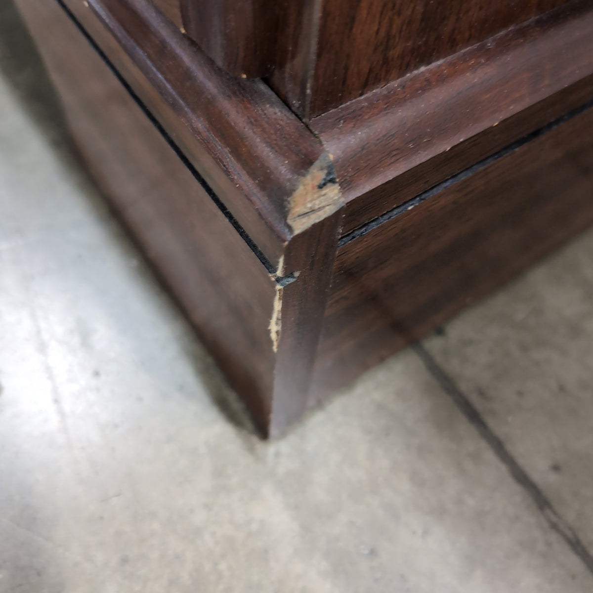 Traditional Dark Wood Nine-Drawer Dresser with Mirror