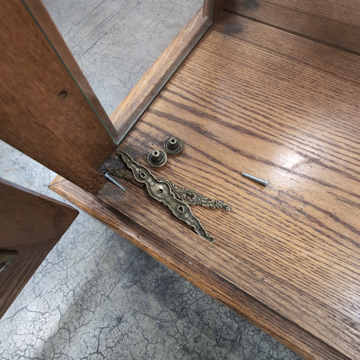 Oak Finish Display China Cabinet with Glass Doors