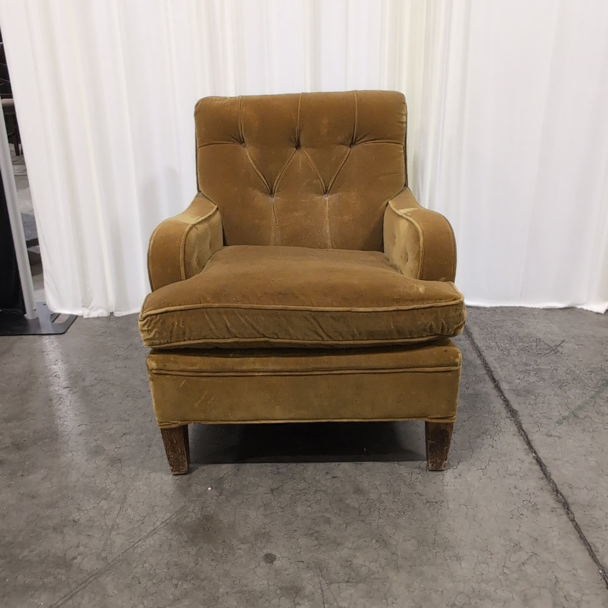 Retro Gold Velvet Tufted Chair