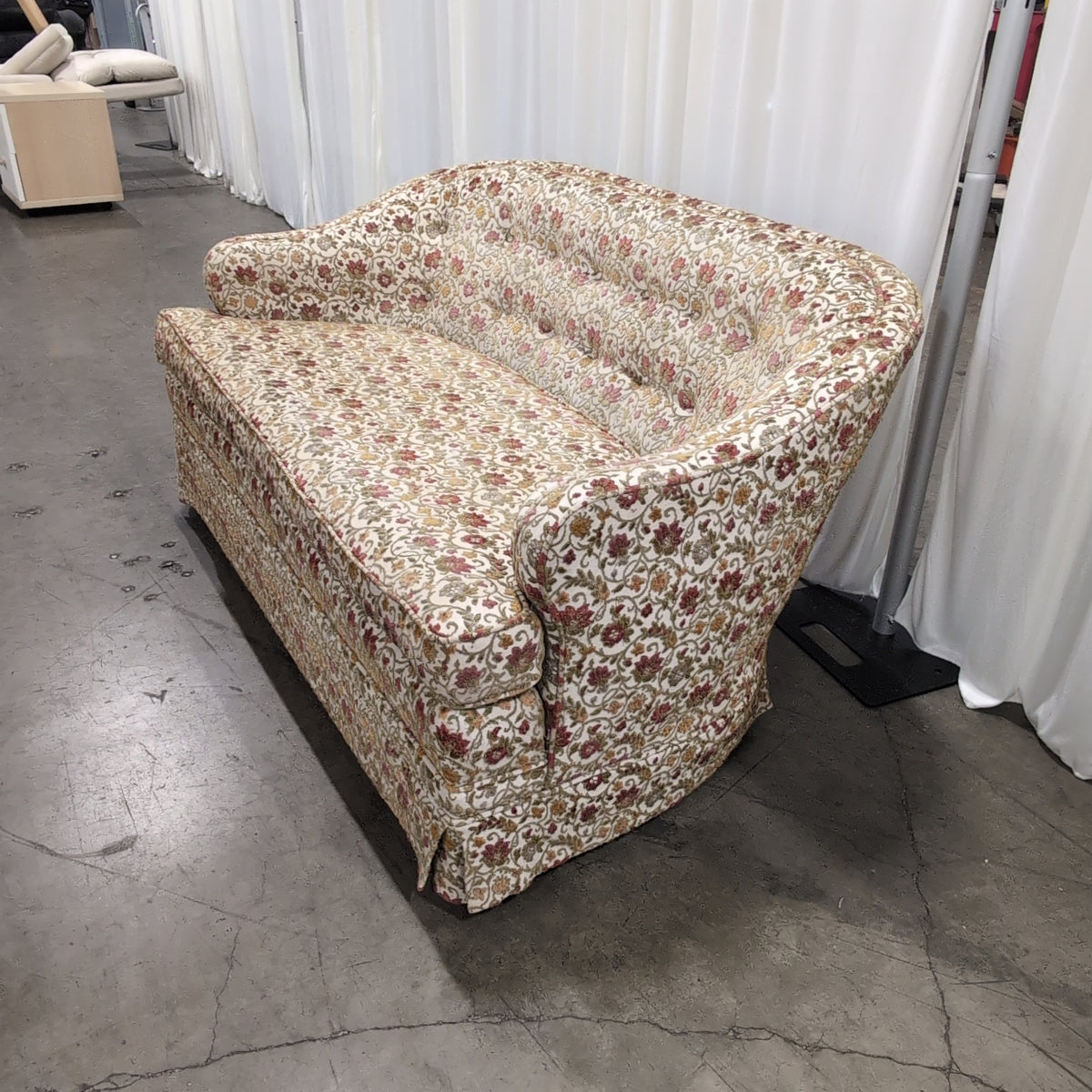 Floral Upholstered Tufted Rolled Arm Loveseat