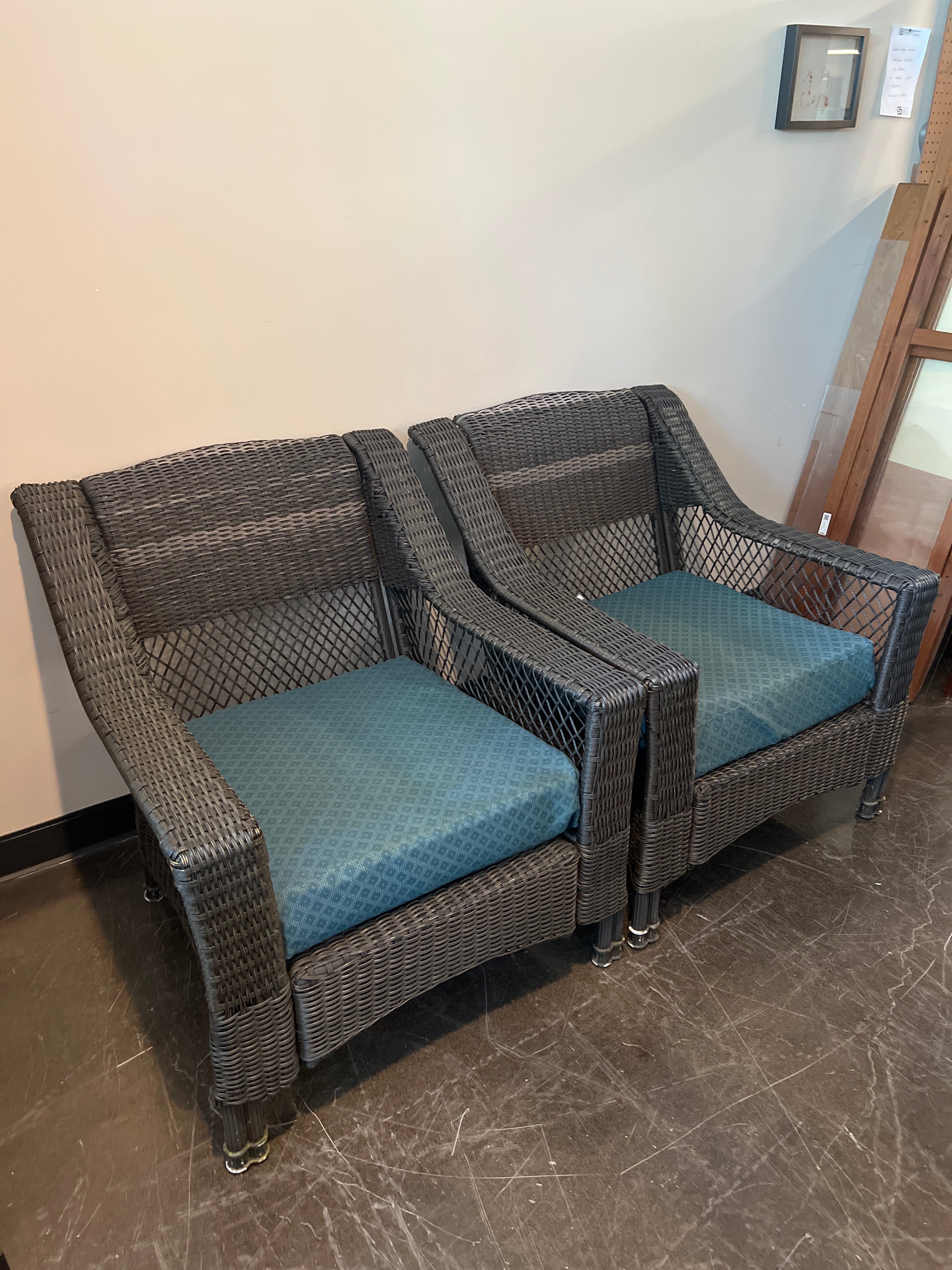 Outdoor Wicker Patio Chair with Cushion