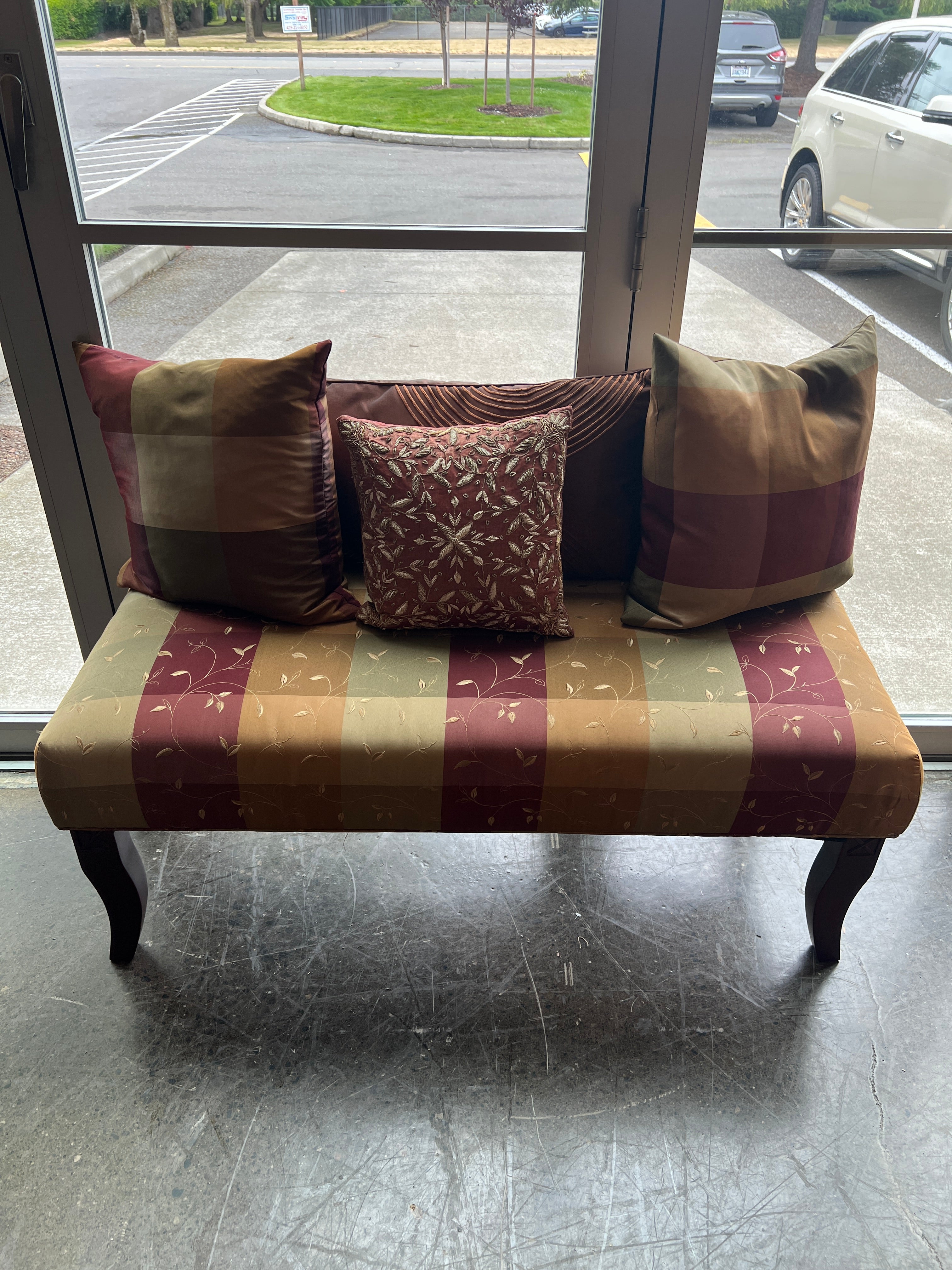 Decorative Upholstered Entryway Bench