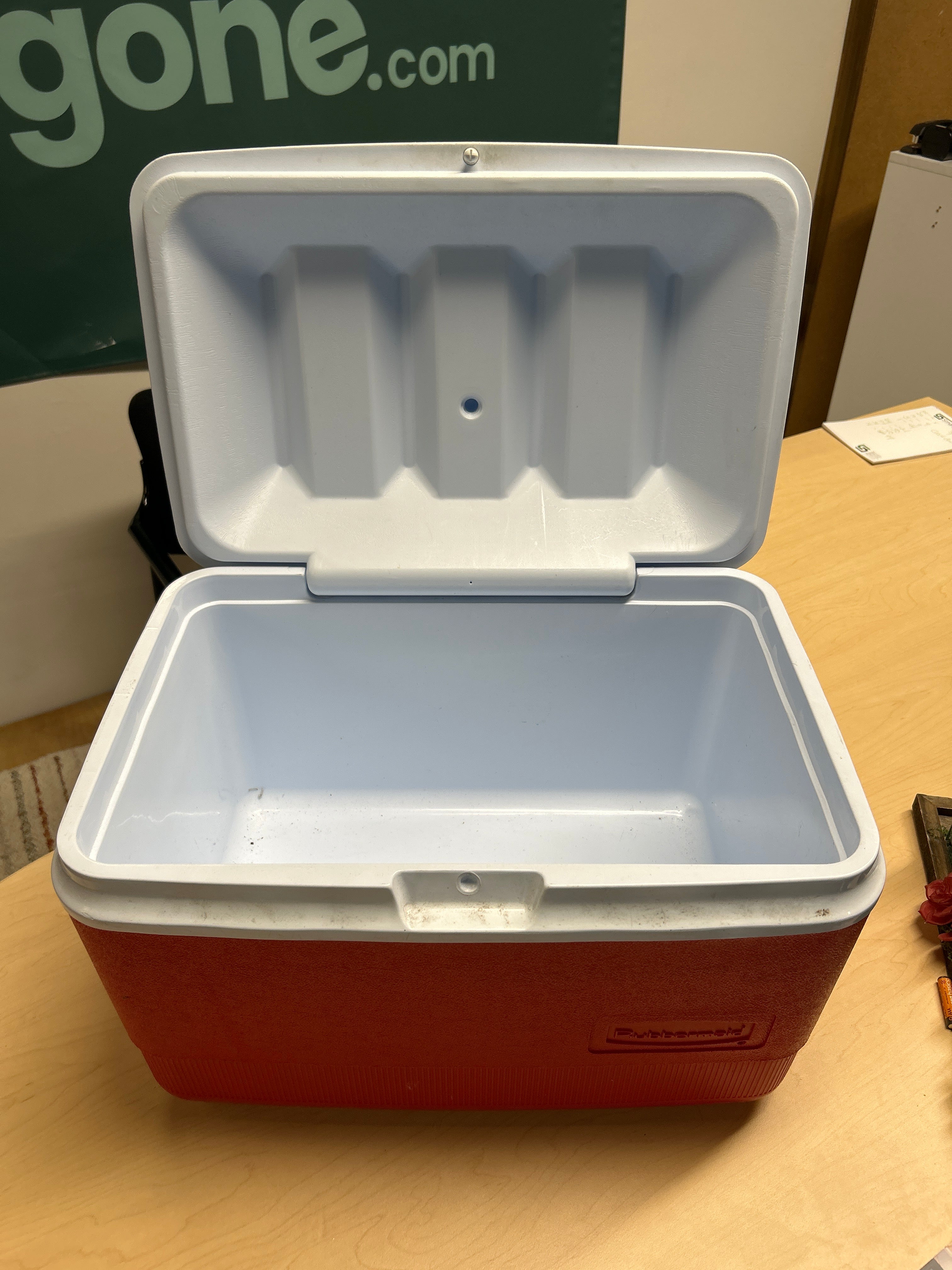 Rubbermaid Cooler
