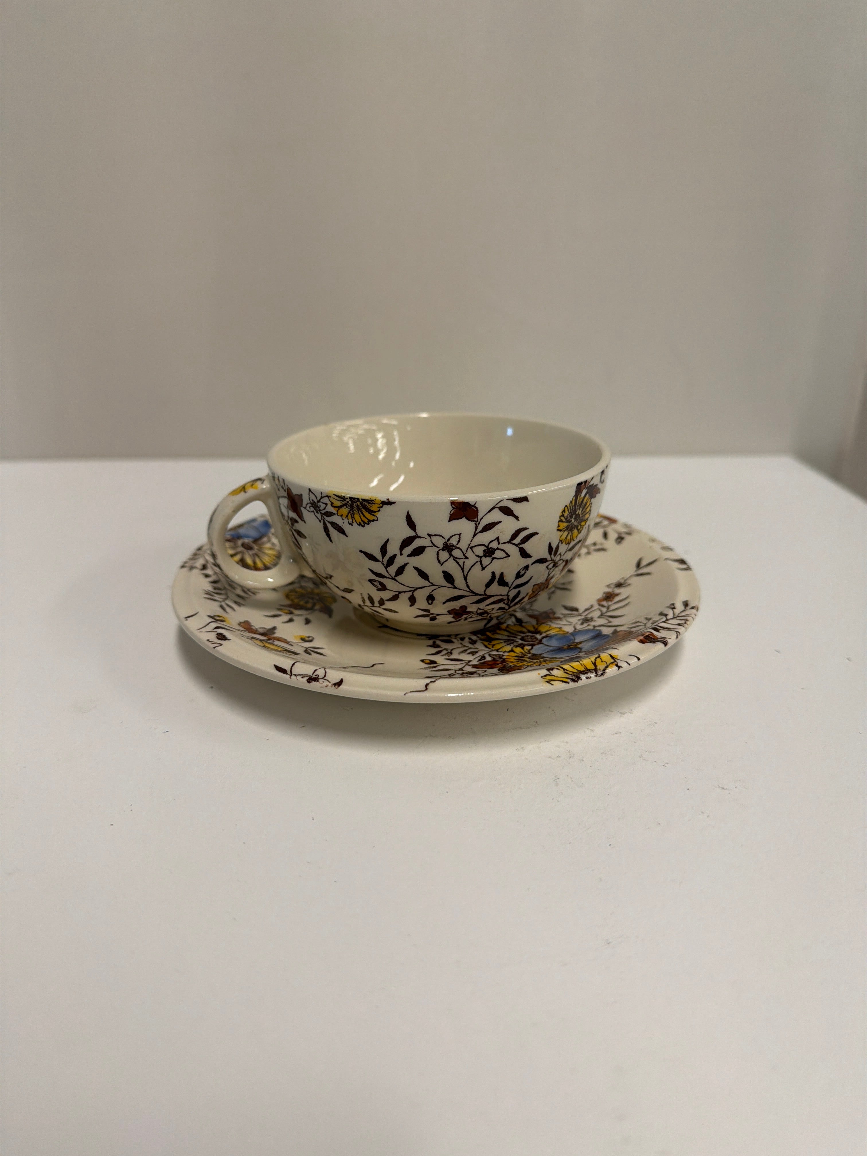 Vernon Kilns Santa Barbara Floral Pattern Porcelain Teacup Set