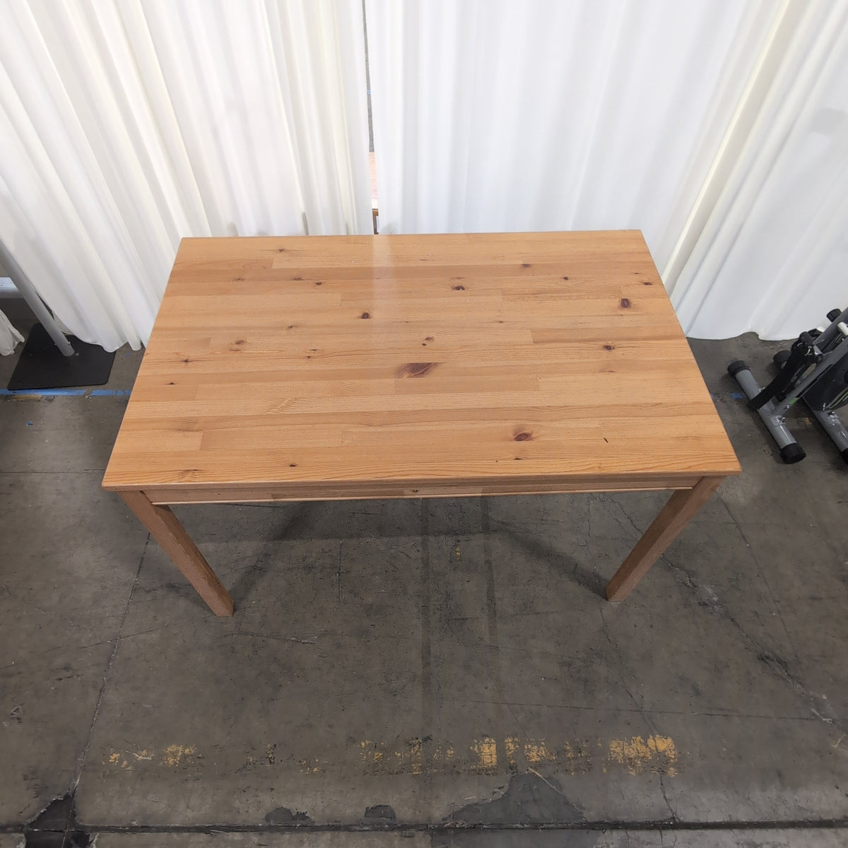 Rectangular Light Brown Dining Table in Solid Wood