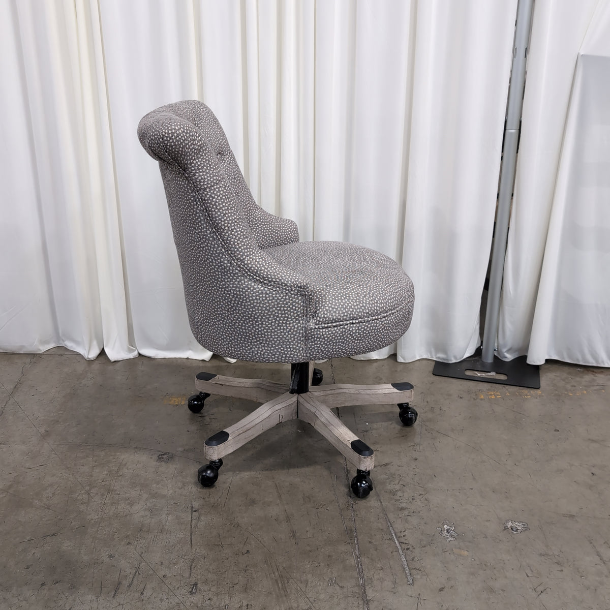 Grey and White Patterned Tufted Office Chair