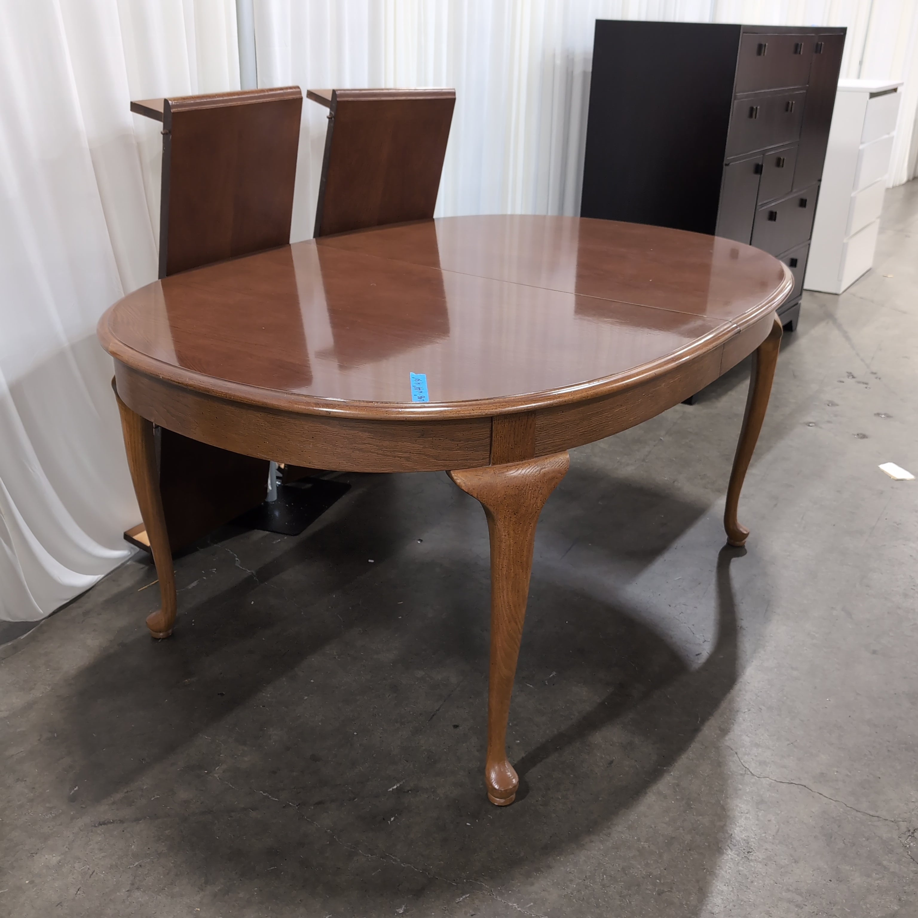 Traditional Oval Drop Leaf Dining Table in Wood