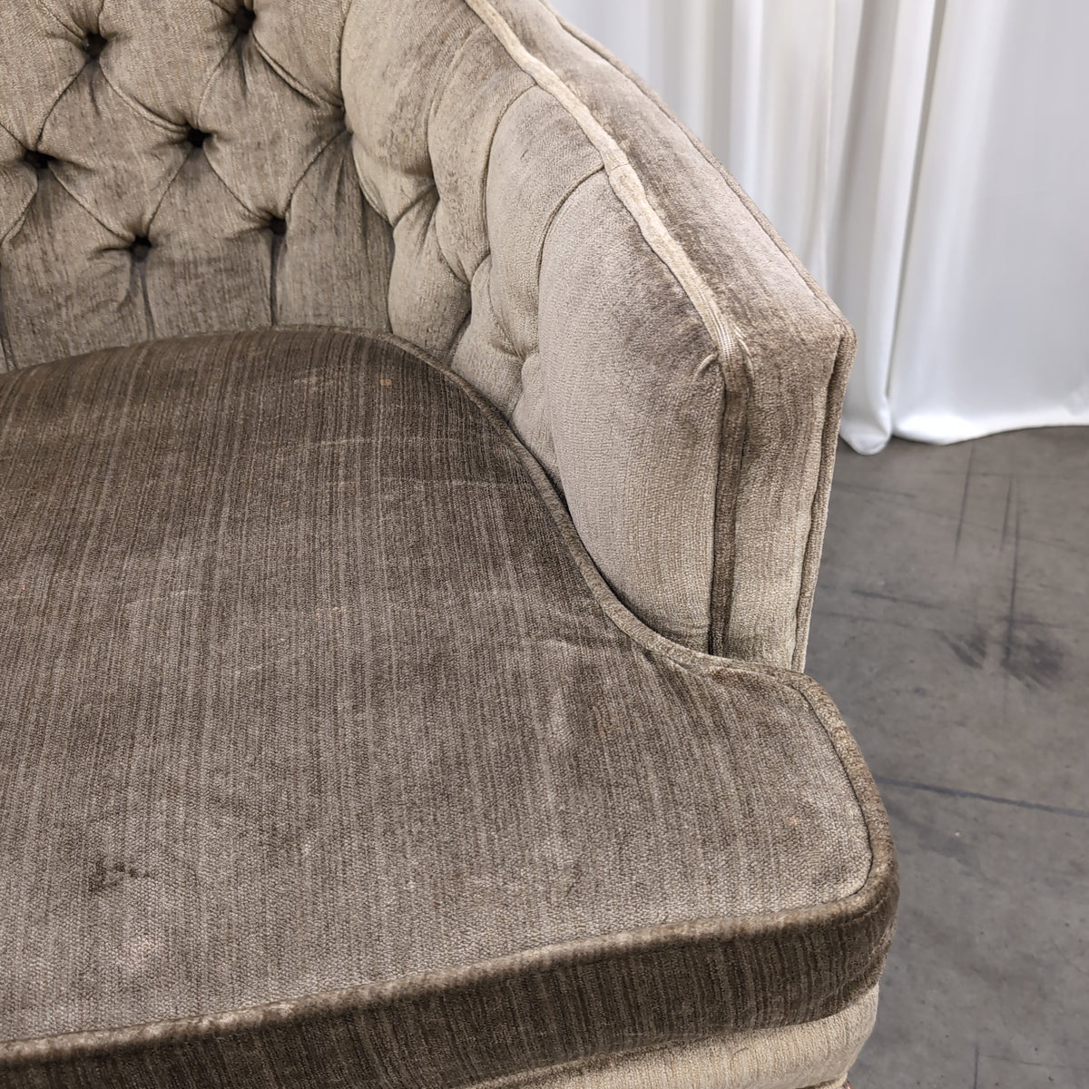 Olive Green Tufted Velvet Arm Chair