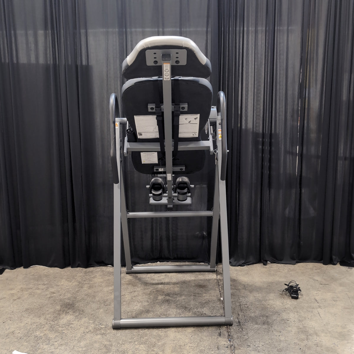 INNOVA Grey and Black Workout Machine with Padded Seat