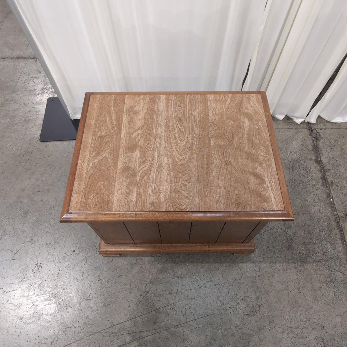 Traditional Light Wood Nightstand with Turned Legs