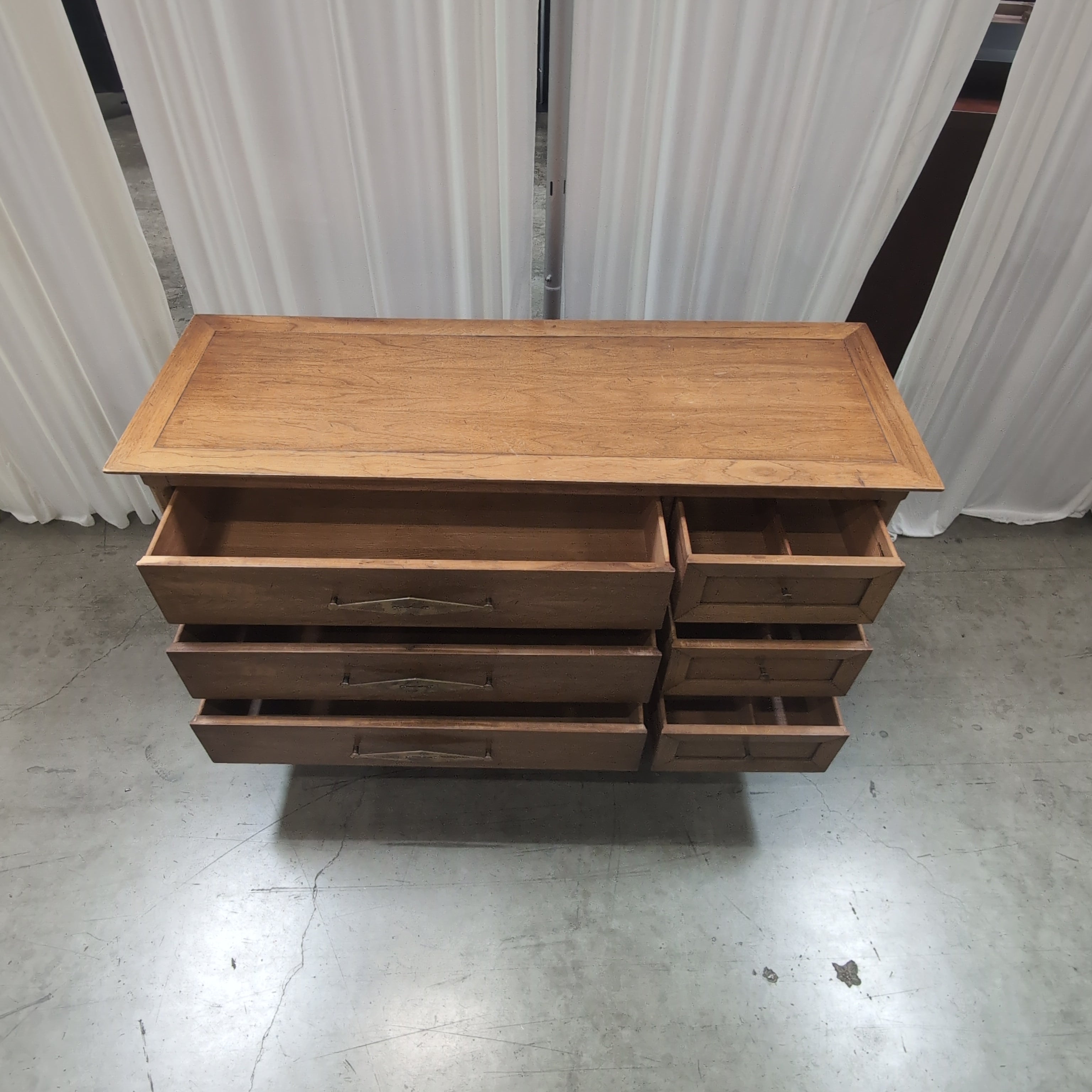 Sophisticate by Tomlinson Six Drawer