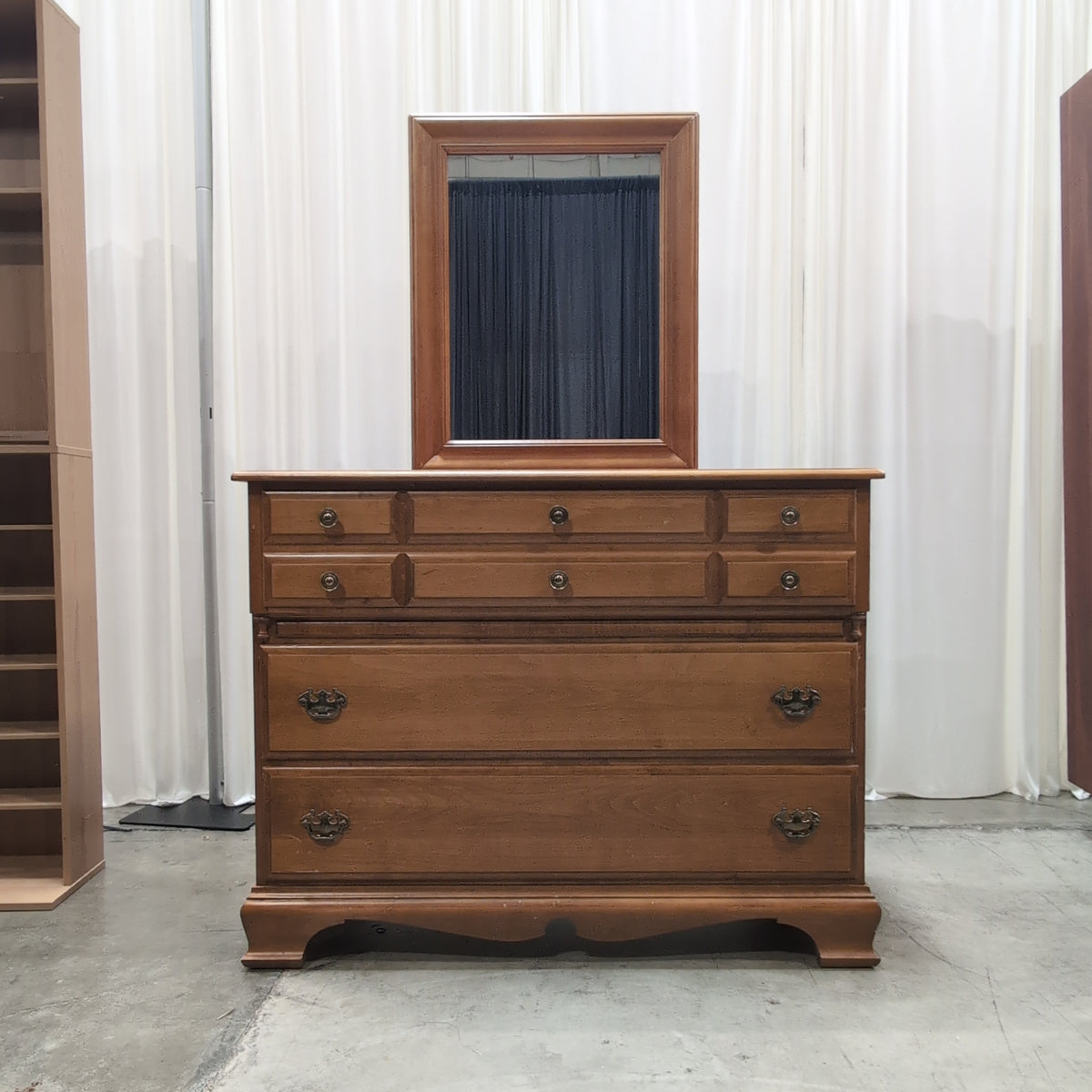 Traditional Honey Tone Wood Dresser with Mirror