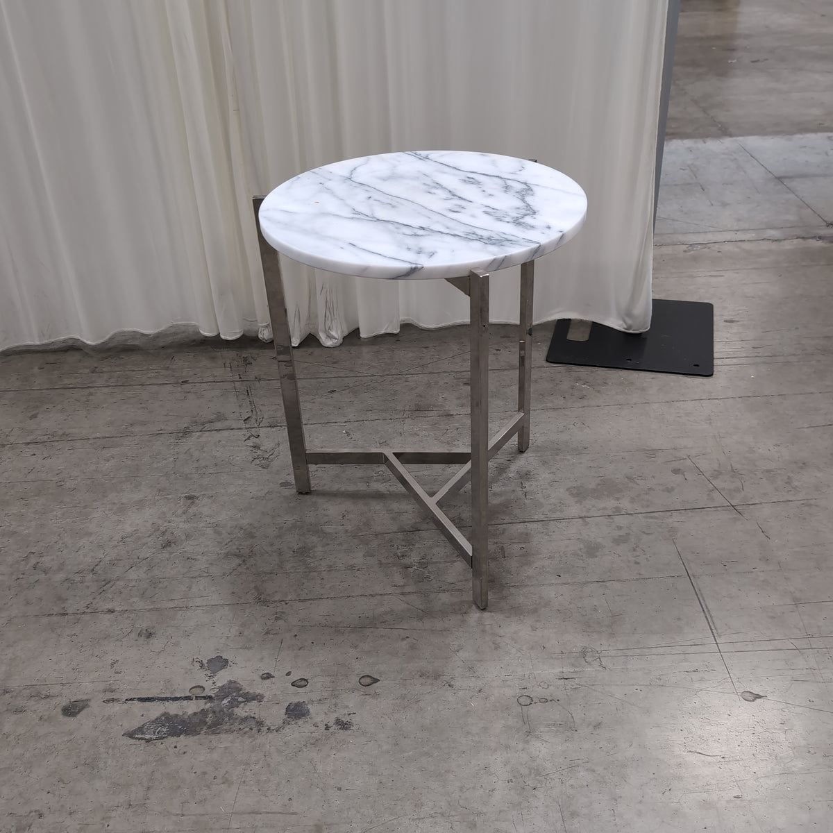 Contemporary Round End Table in White Marble