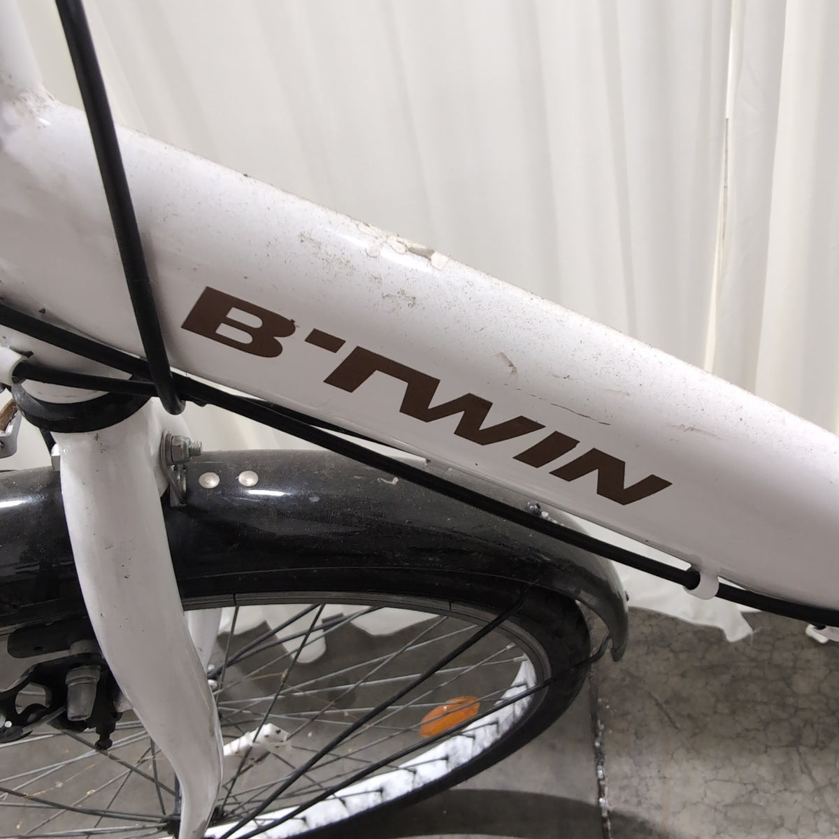 Btwin White Hybrid Bicycle with Fenders