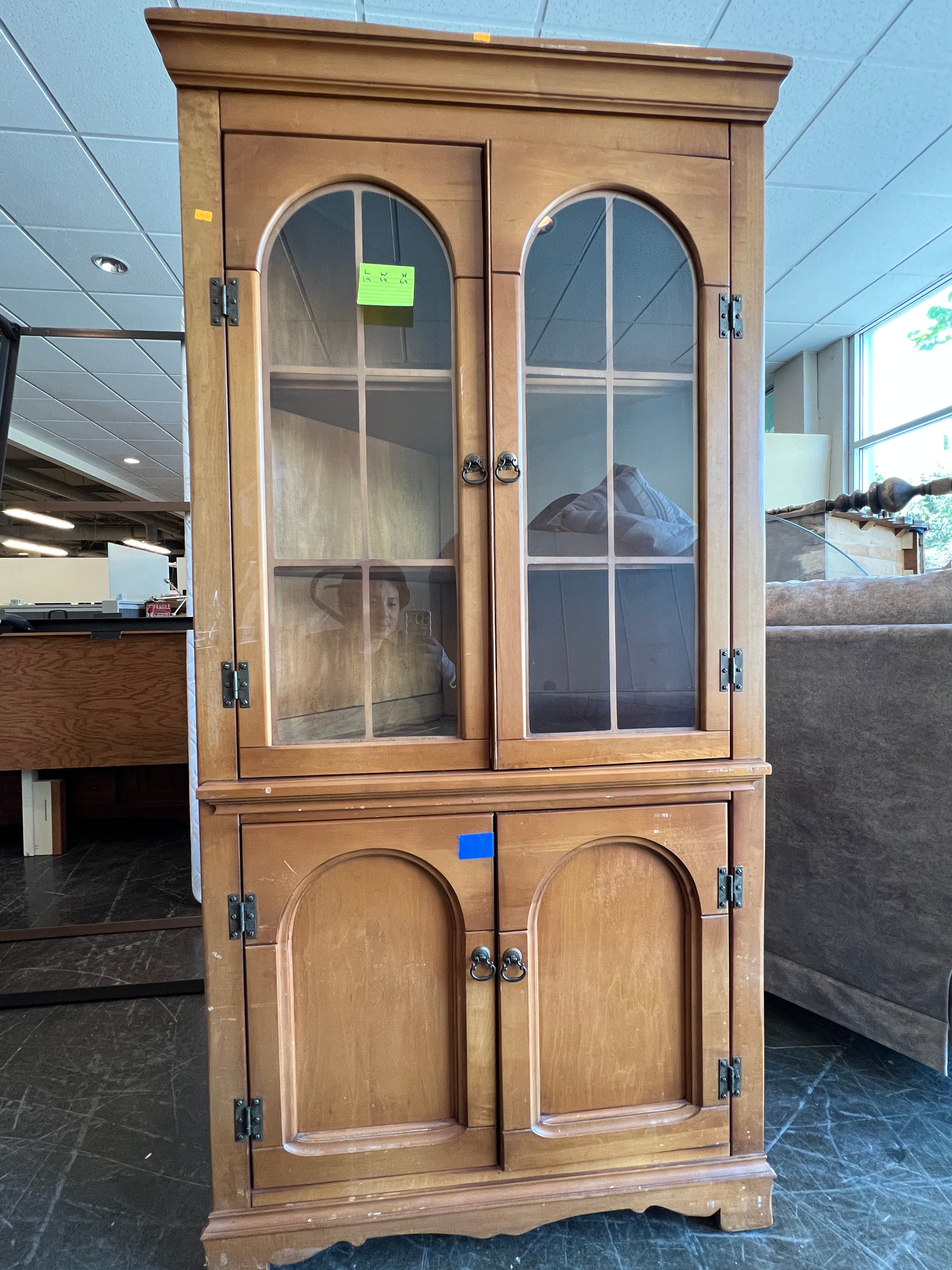 Maple Corner Display Hutch