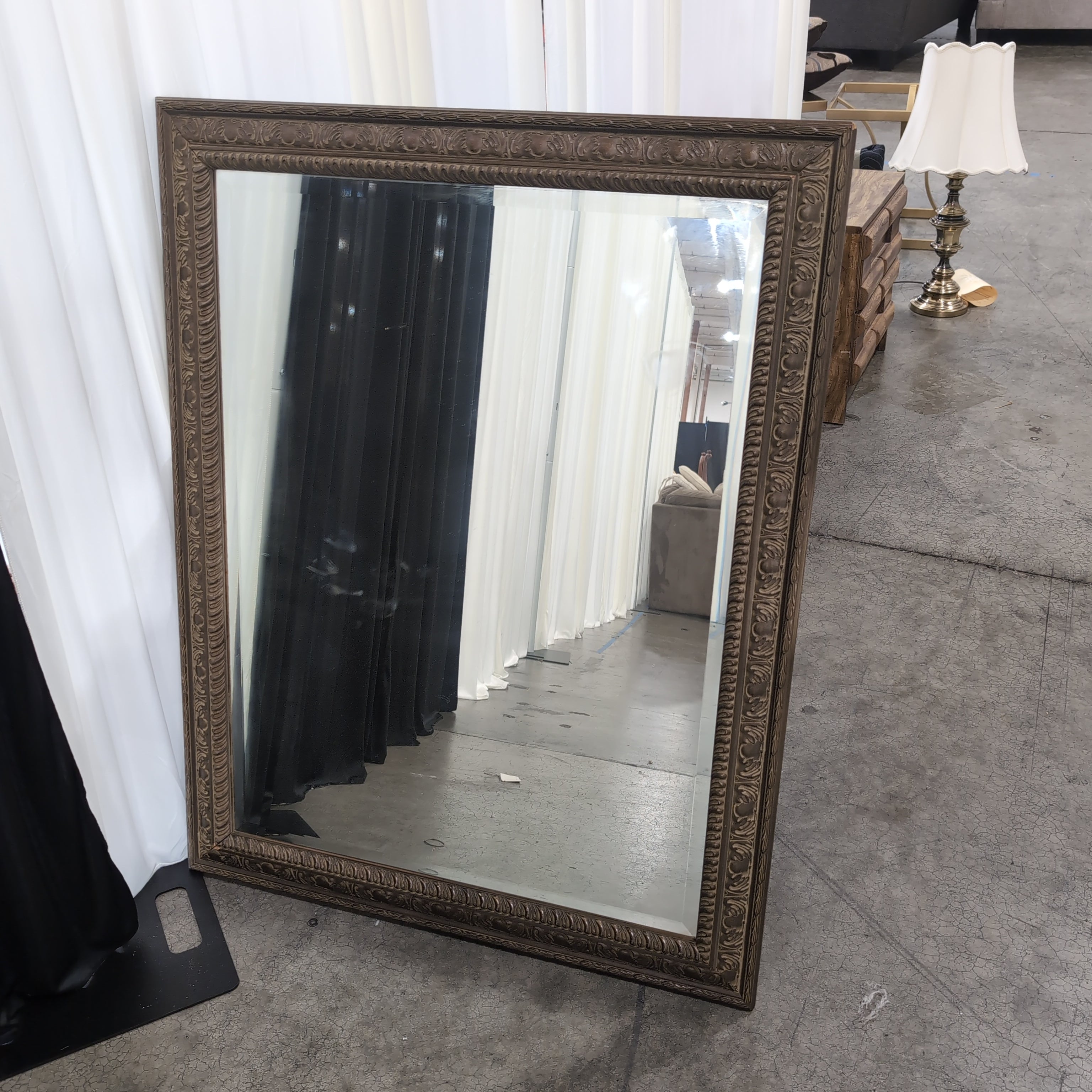 JUAH-LI Traditional Goldtone Mirror with Ornate Frame