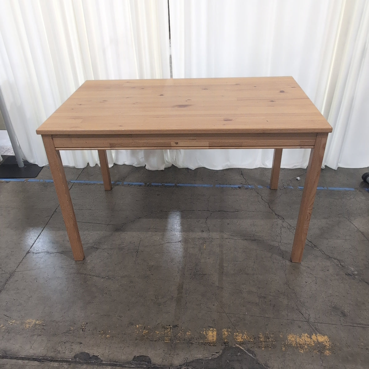 Rectangular Light Brown Dining Table in Solid Wood