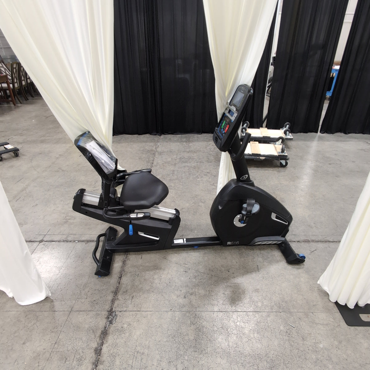 Nautilus R616 Black Recumbent Exercise Bike