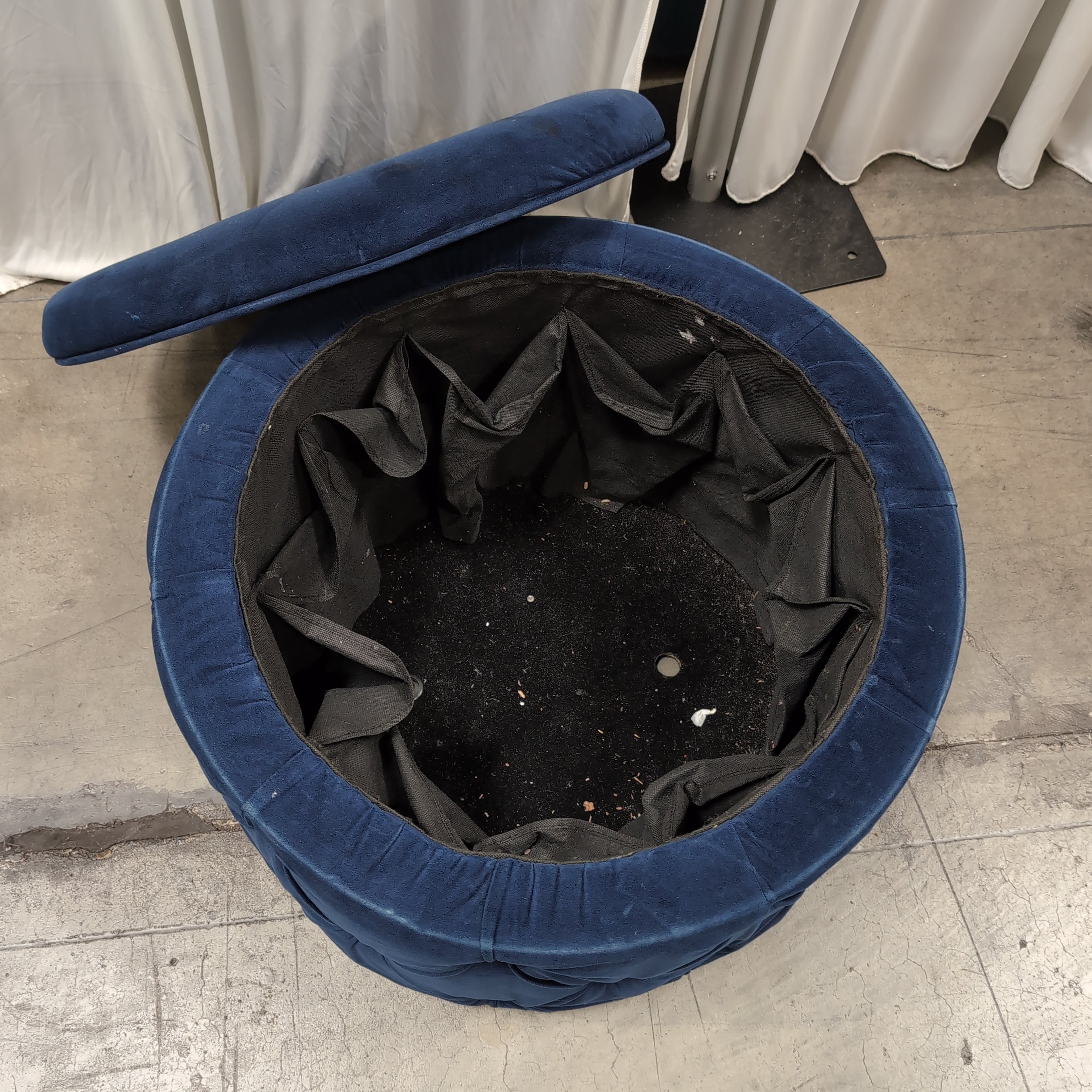 Round Navy Blue Tufted Ottoman in Velvet Fabric
