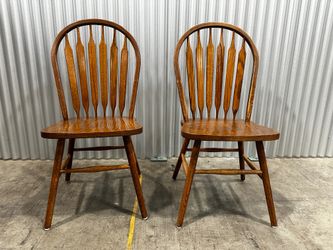 Amish Style Solid Oak Spindle Bow Back Windsor Chairs (pair)