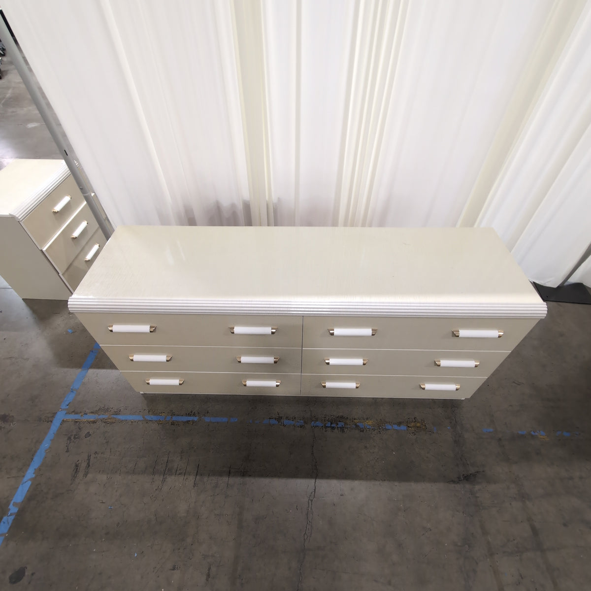 Cream Lacquered Six-Drawer Dresser with Fluted Top